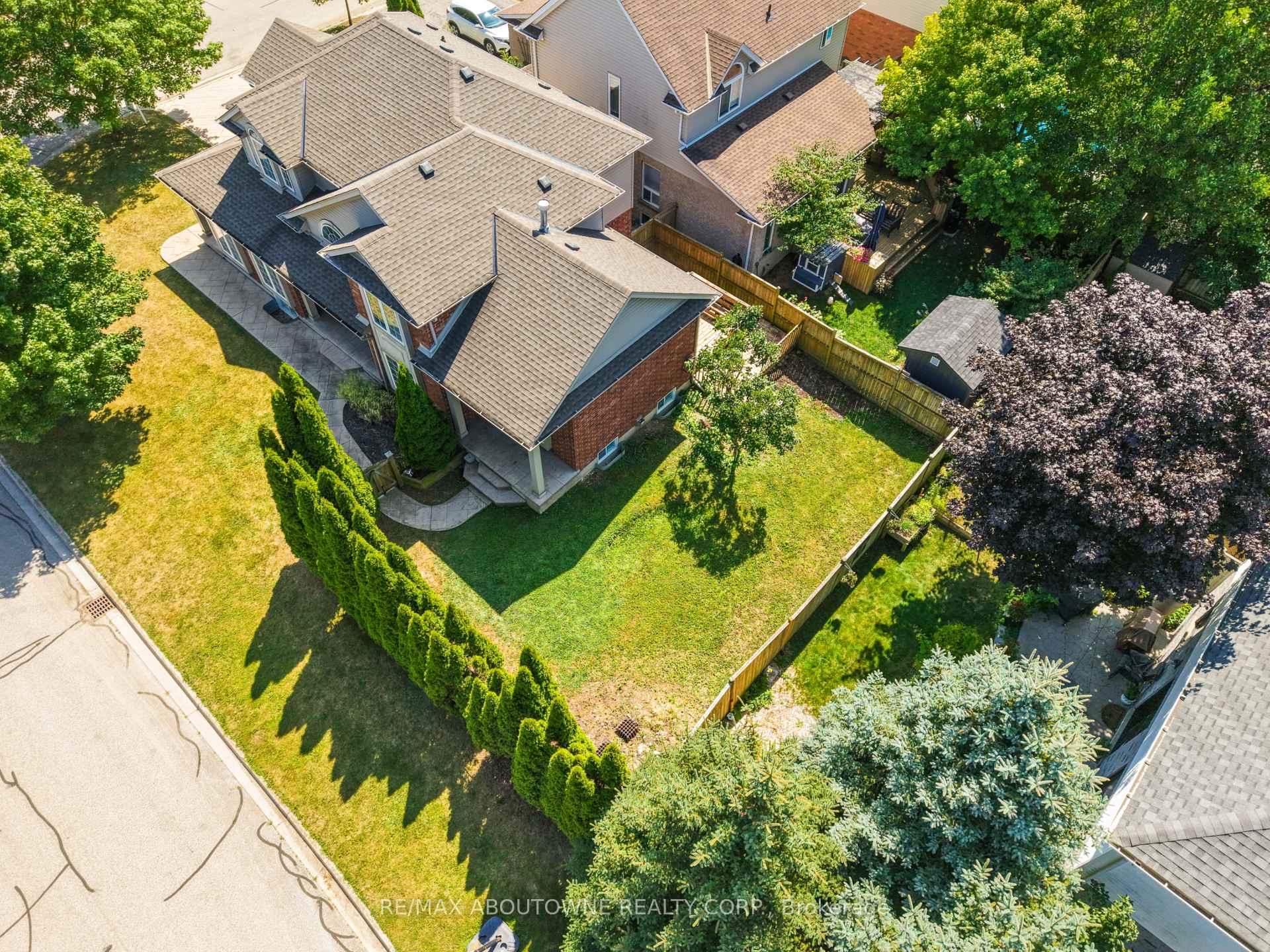 Photo 41 of 18 Haney Drive, Guelph, Pineridge/Westminster Woods — HOMEH