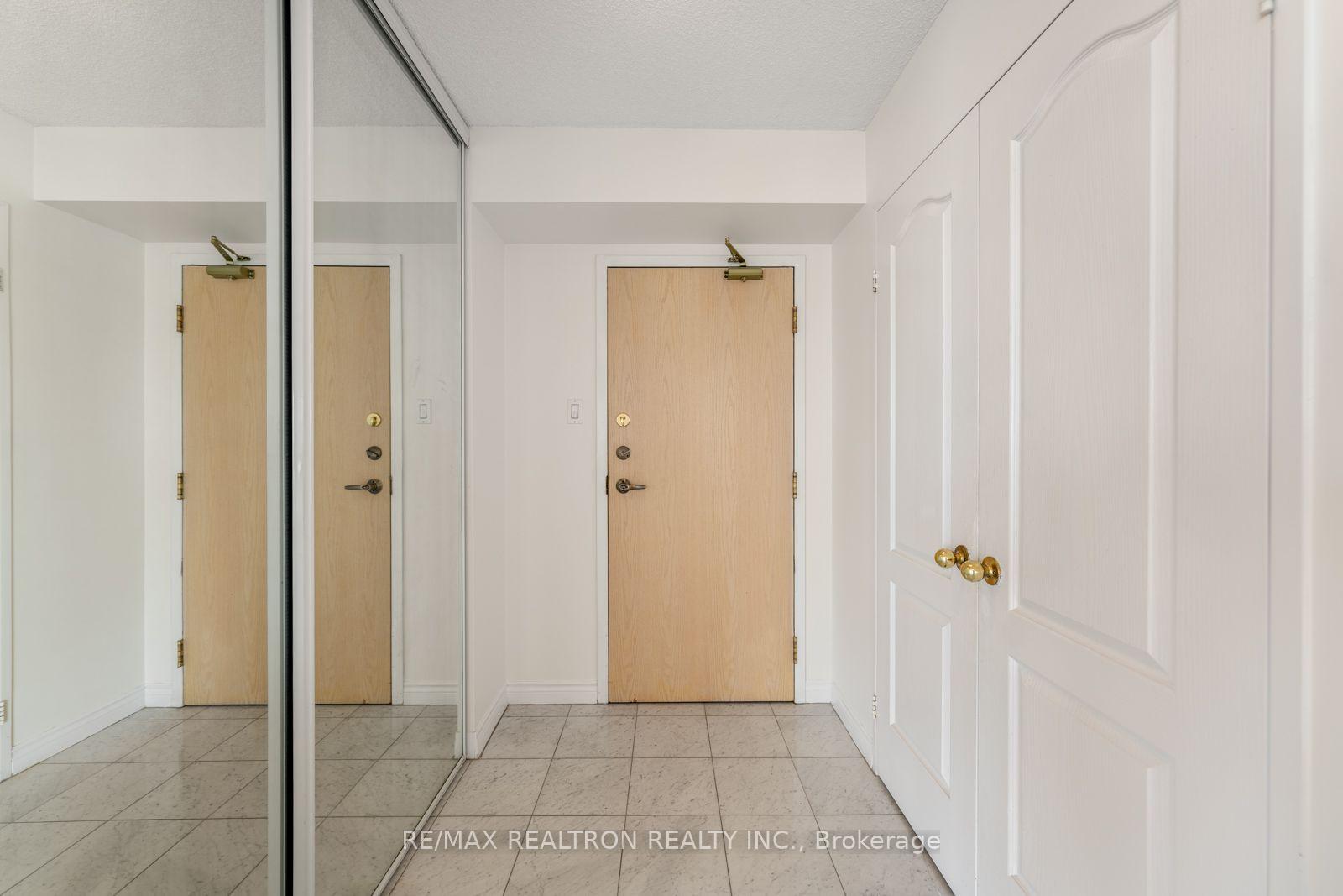 Photo 3 of Unit 803, 7 Townsgate Drive, Vaughan, Crestwood-Springfarm-Yorkhill — HOMEH