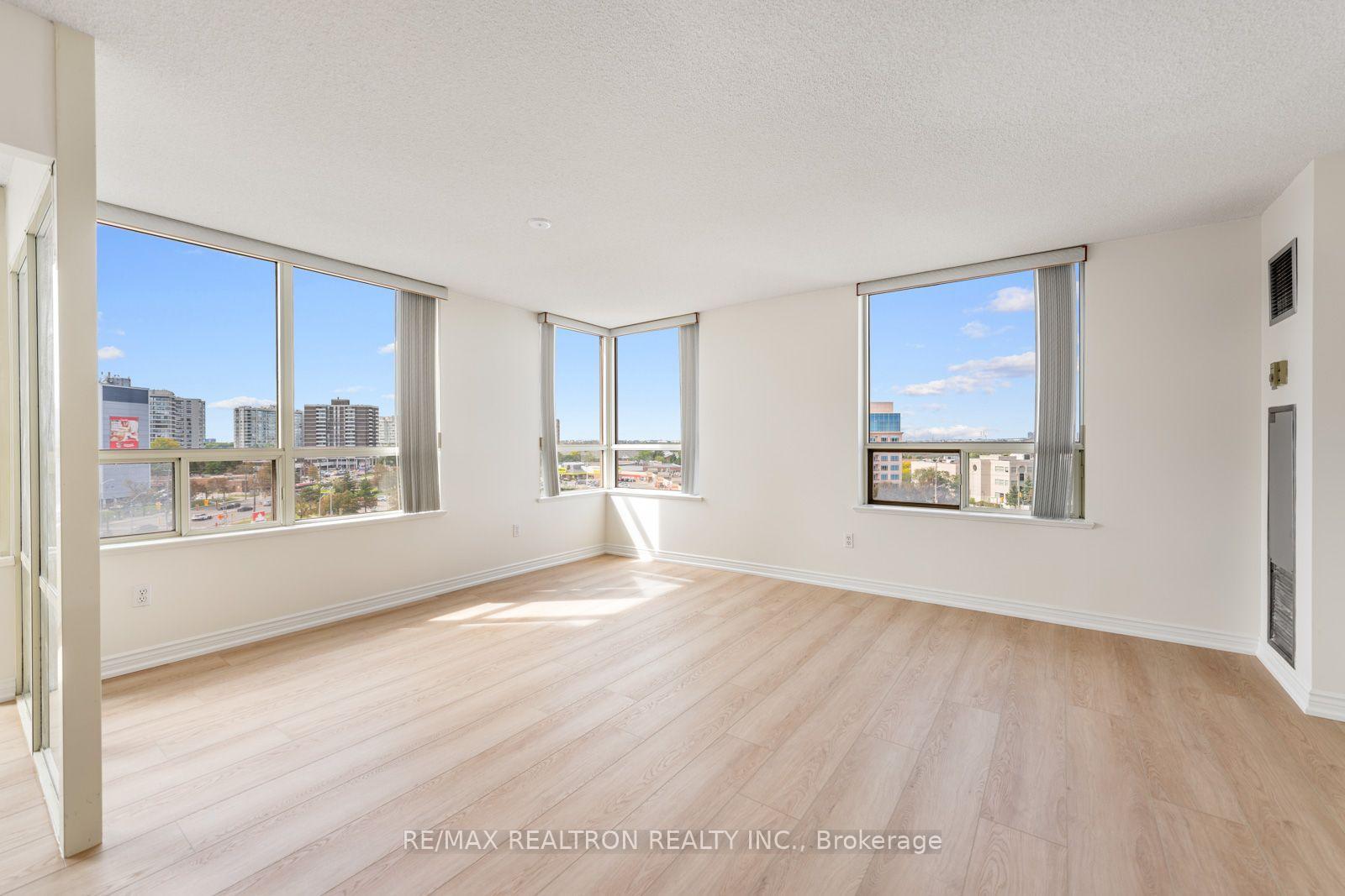 Photo 5 of Unit 803, 7 Townsgate Drive, Vaughan, Crestwood-Springfarm-Yorkhill — HOMEH