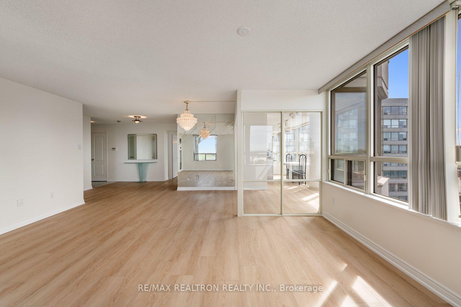 Photo 8 of Unit 803, 7 Townsgate Drive, Vaughan, Crestwood-Springfarm-Yorkhill — HOMEH