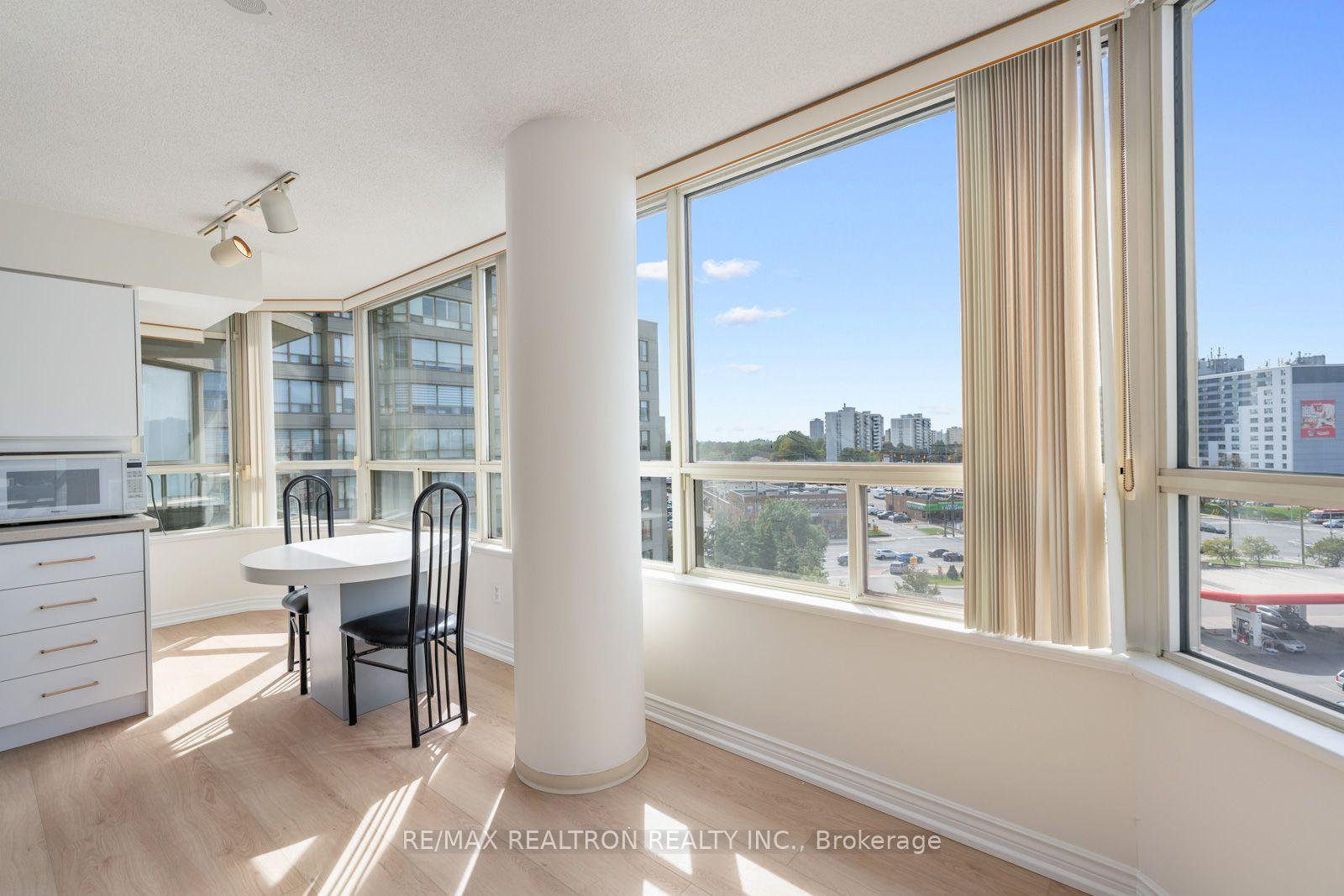 Photo 11 of Unit 803, 7 Townsgate Drive, Vaughan, Crestwood-Springfarm-Yorkhill — HOMEH