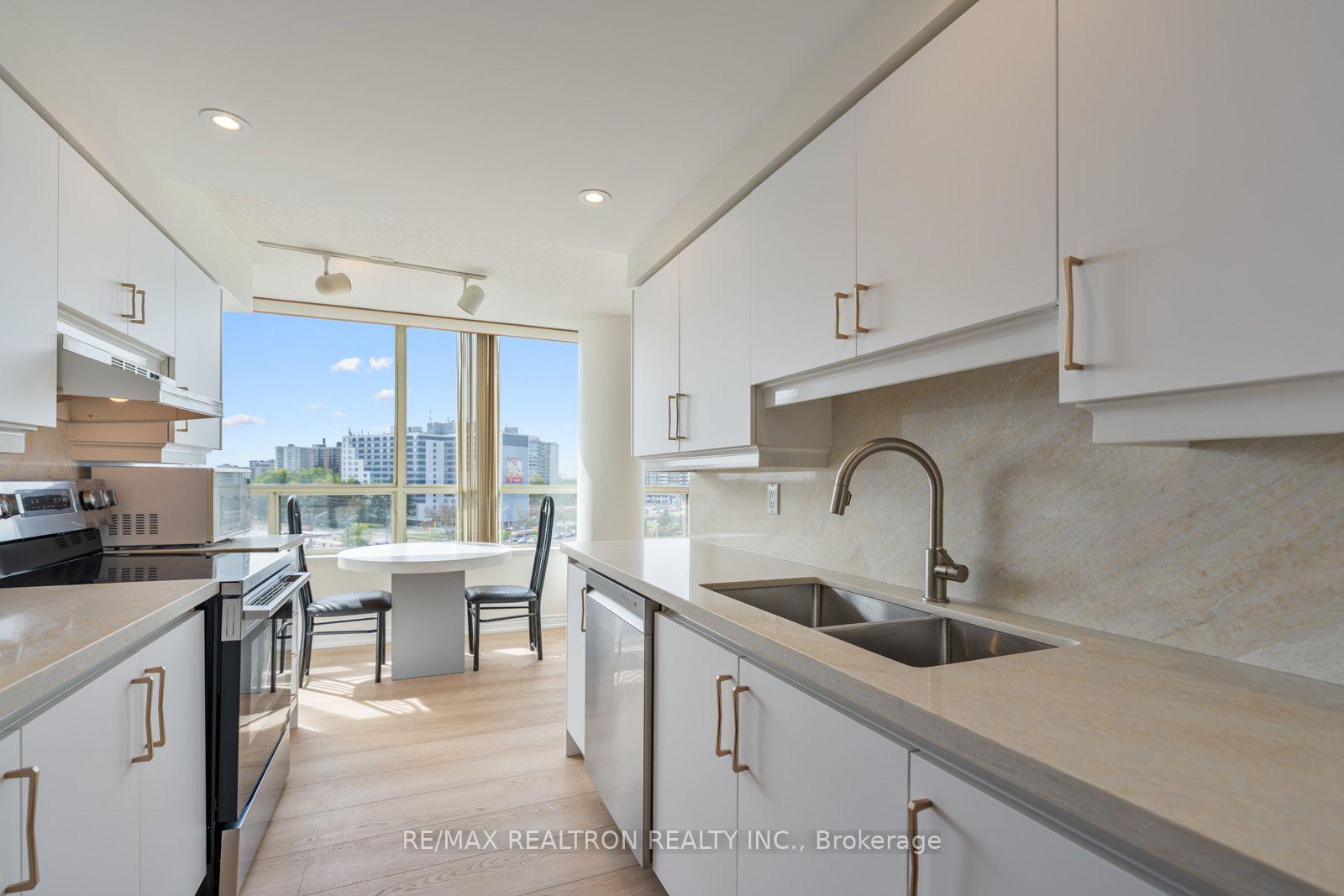 Photo 12 of Unit 803, 7 Townsgate Drive, Vaughan, Crestwood-Springfarm-Yorkhill — HOMEH