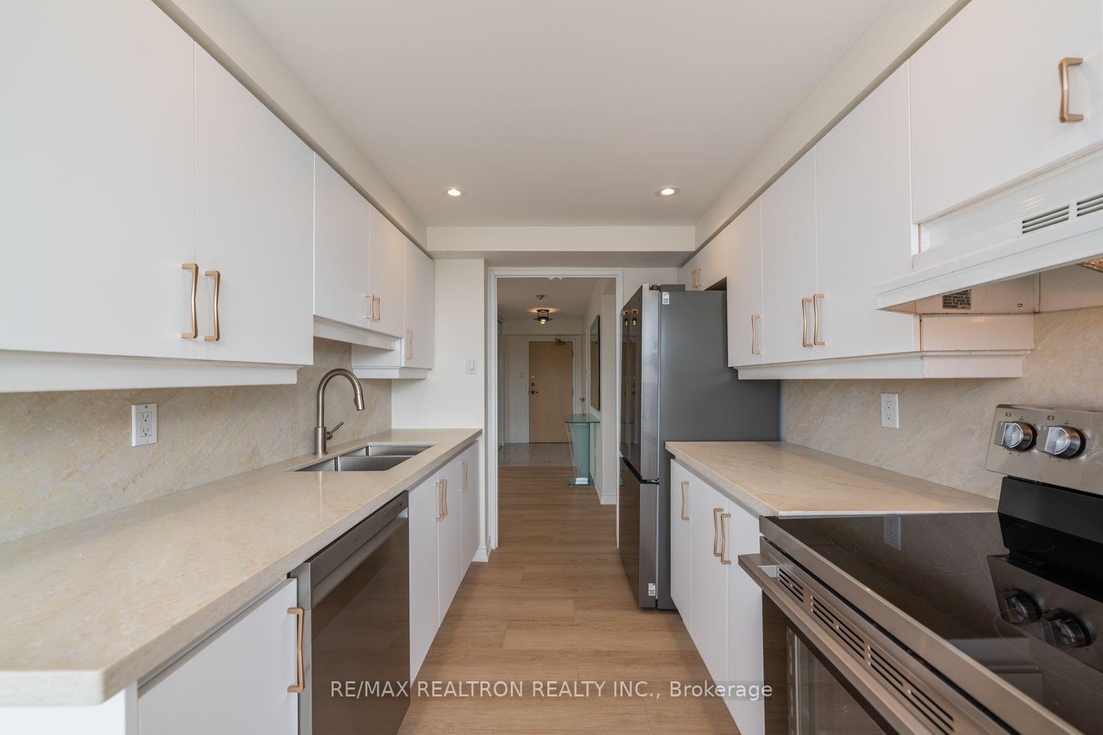 Photo 13 of Unit 803, 7 Townsgate Drive, Vaughan, Crestwood-Springfarm-Yorkhill — HOMEH