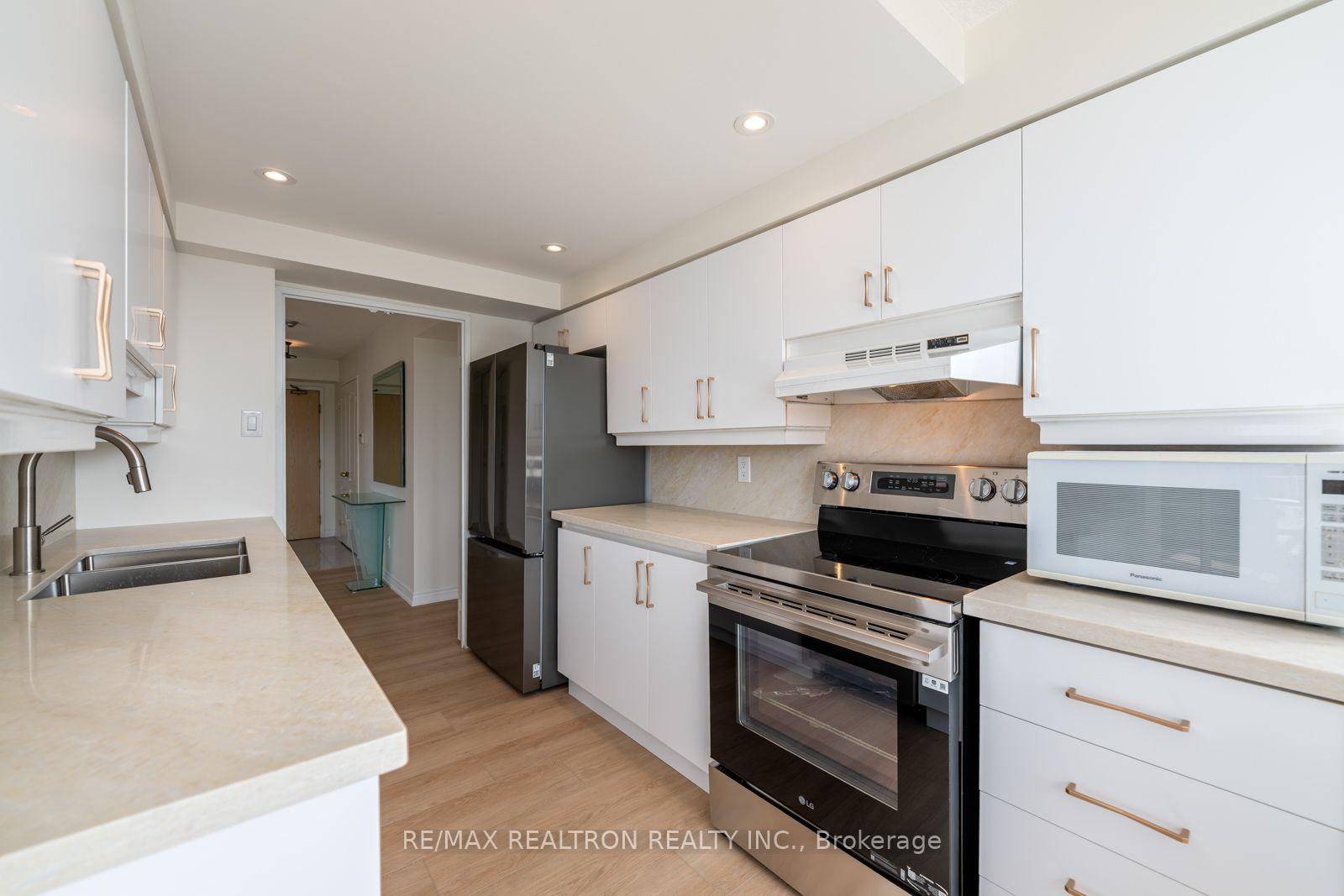 Photo 14 of Unit 803, 7 Townsgate Drive, Vaughan, Crestwood-Springfarm-Yorkhill — HOMEH