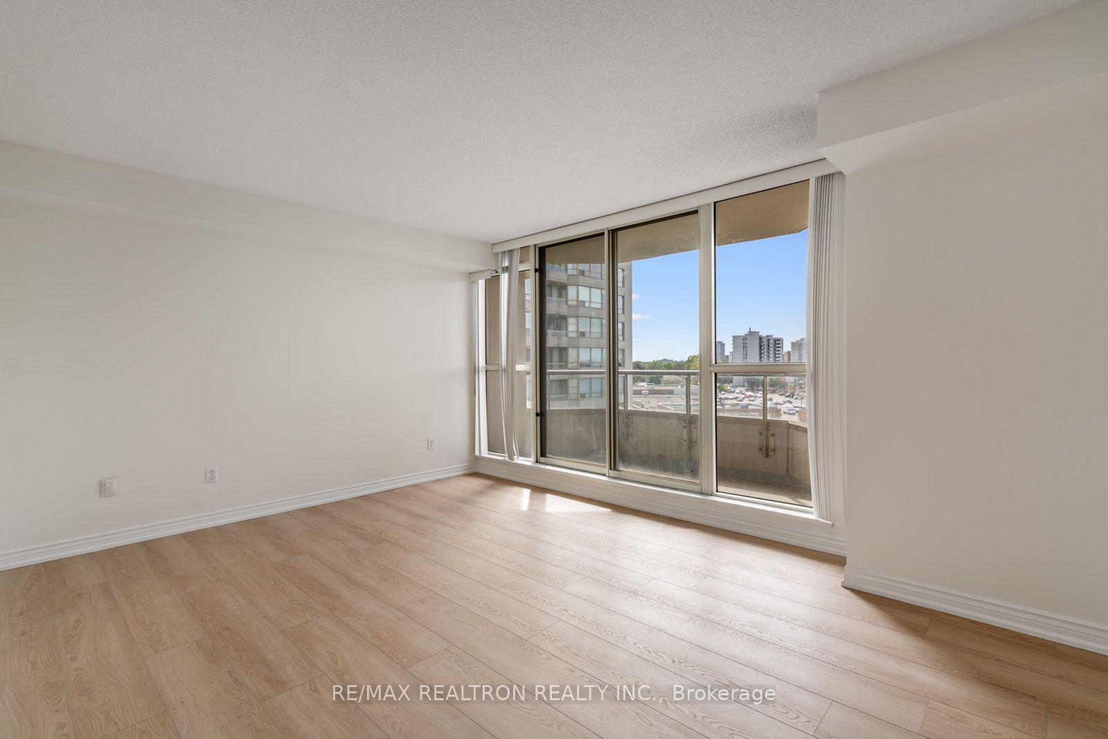 Photo 15 of Unit 803, 7 Townsgate Drive, Vaughan, Crestwood-Springfarm-Yorkhill — HOMEH