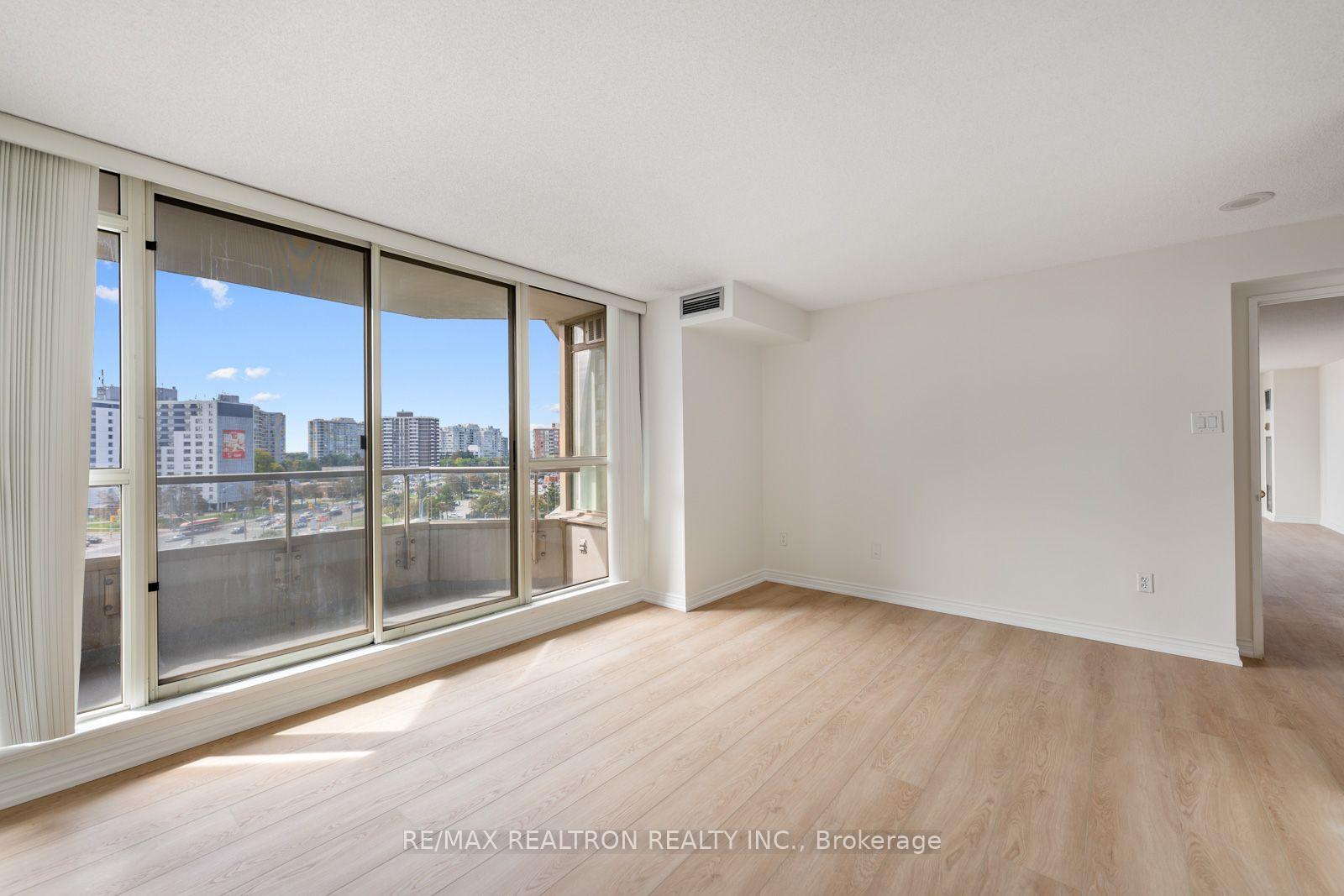 Photo 16 of Unit 803, 7 Townsgate Drive, Vaughan, Crestwood-Springfarm-Yorkhill — HOMEH