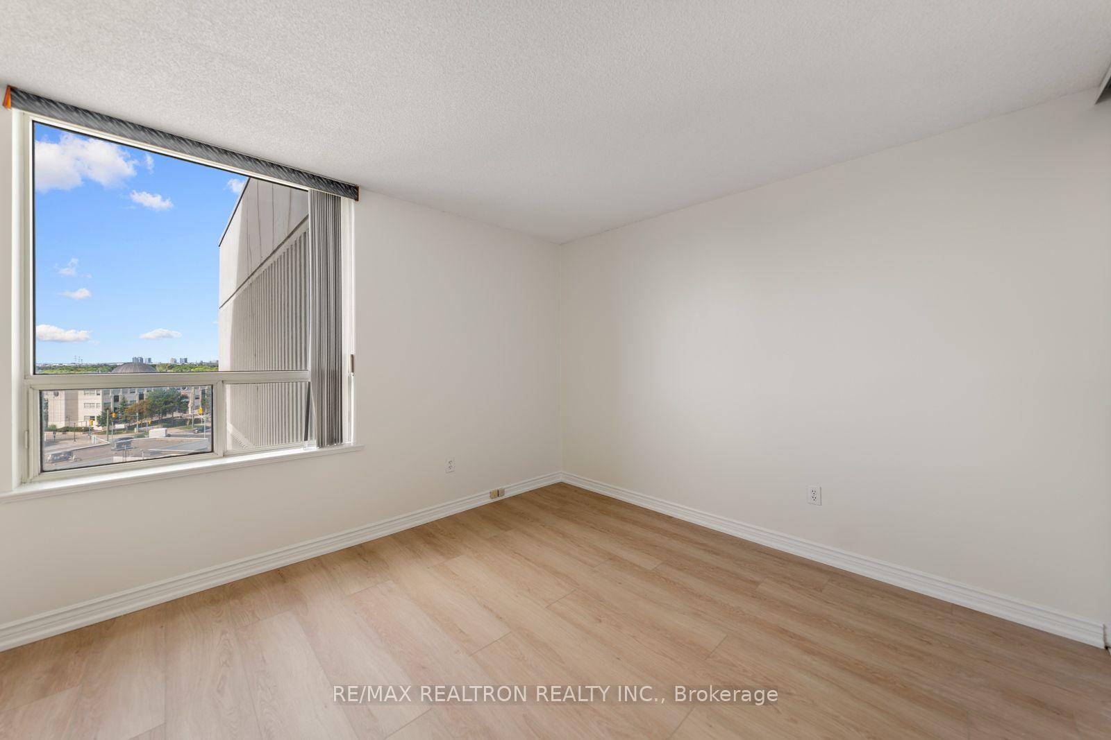 Photo 19 of Unit 803, 7 Townsgate Drive, Vaughan, Crestwood-Springfarm-Yorkhill — HOMEH