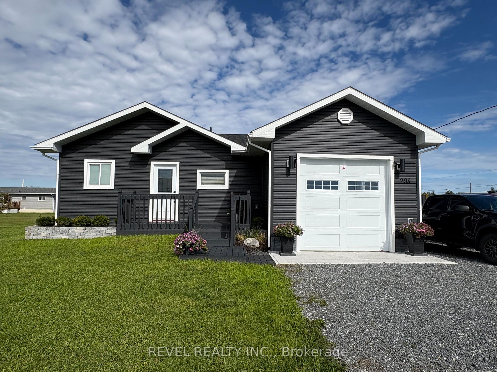 Photo 2 of 294 Chabot Crescent, Mattice-Val Cote, Mattice — HOMEH