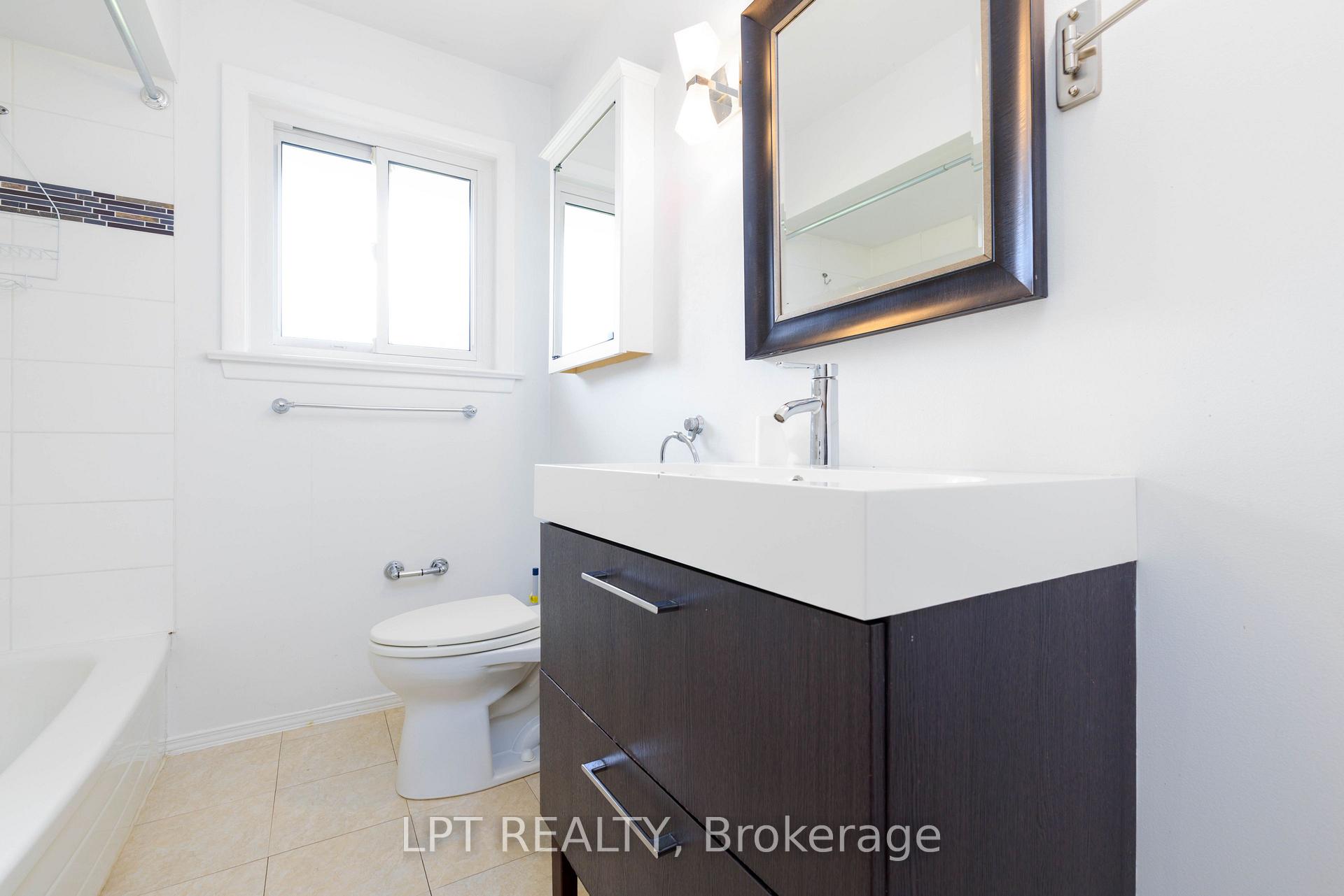 Photo 18 of 67 Woodthorpe Road, North York, Victoria Village — HOMEH