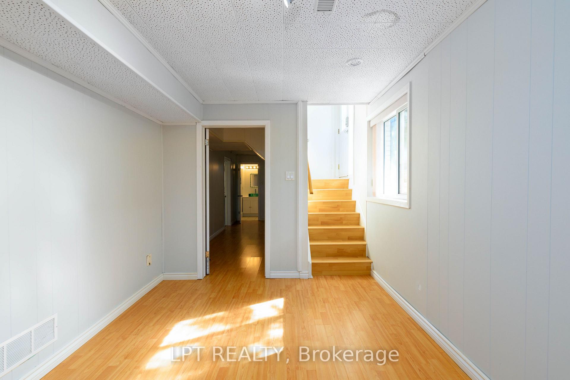 Photo 23 of 67 Woodthorpe Road, North York, Victoria Village — HOMEH