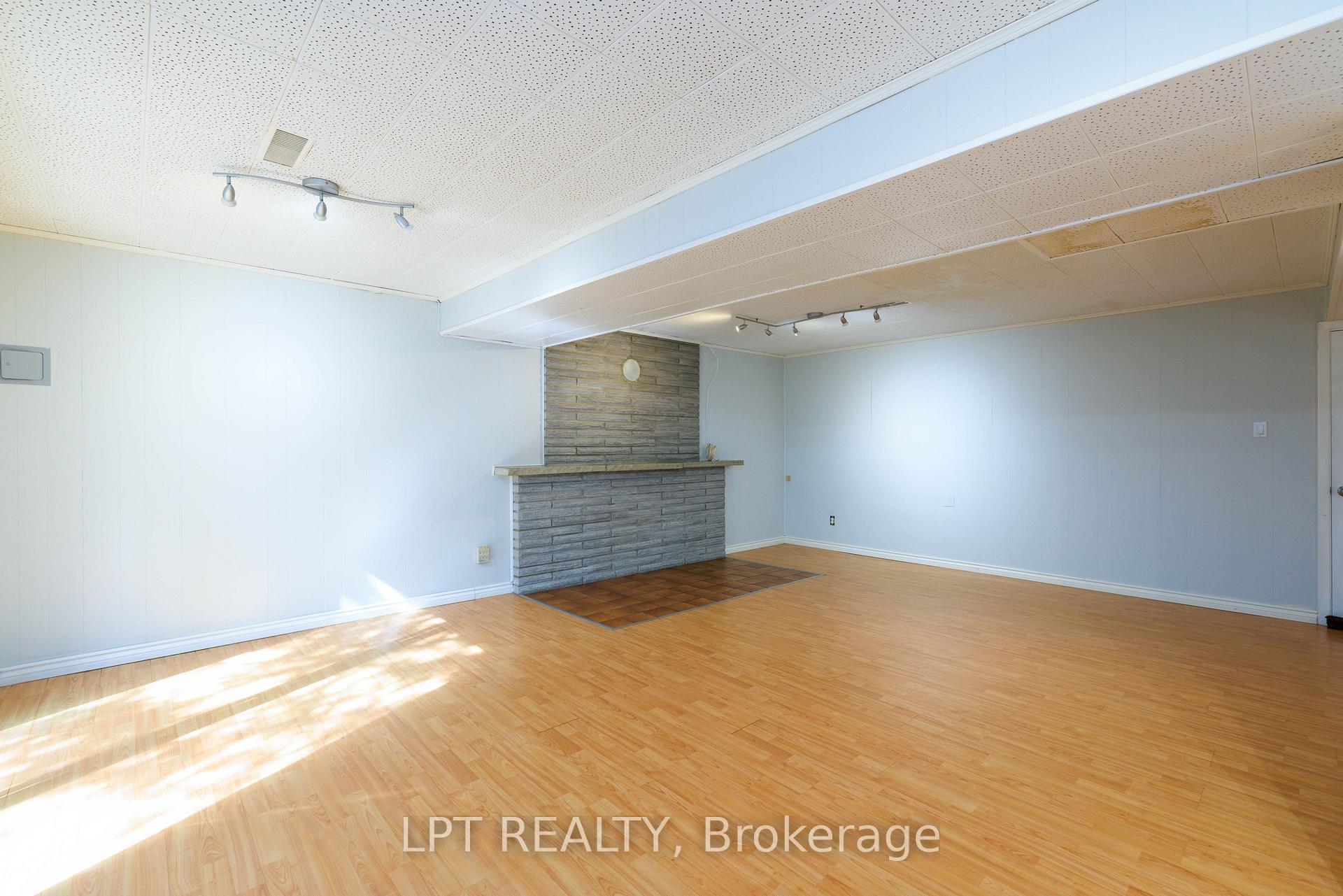 Photo 24 of 67 Woodthorpe Road, North York, Victoria Village — HOMEH