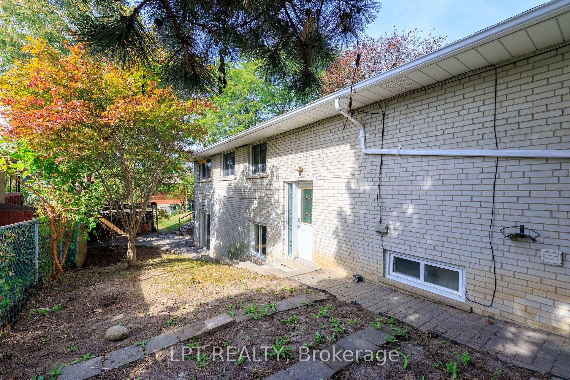 Photo 32 of 67 Woodthorpe Road, North York, Victoria Village — HOMEH