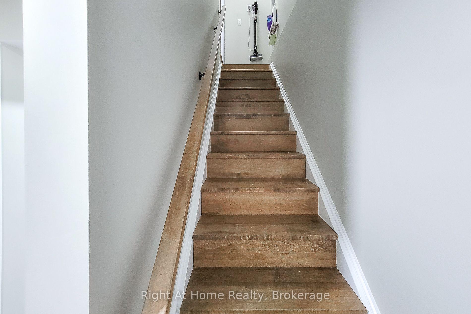 Photo 24 of 3 Trailside Drive, Haldimand — HOMEH