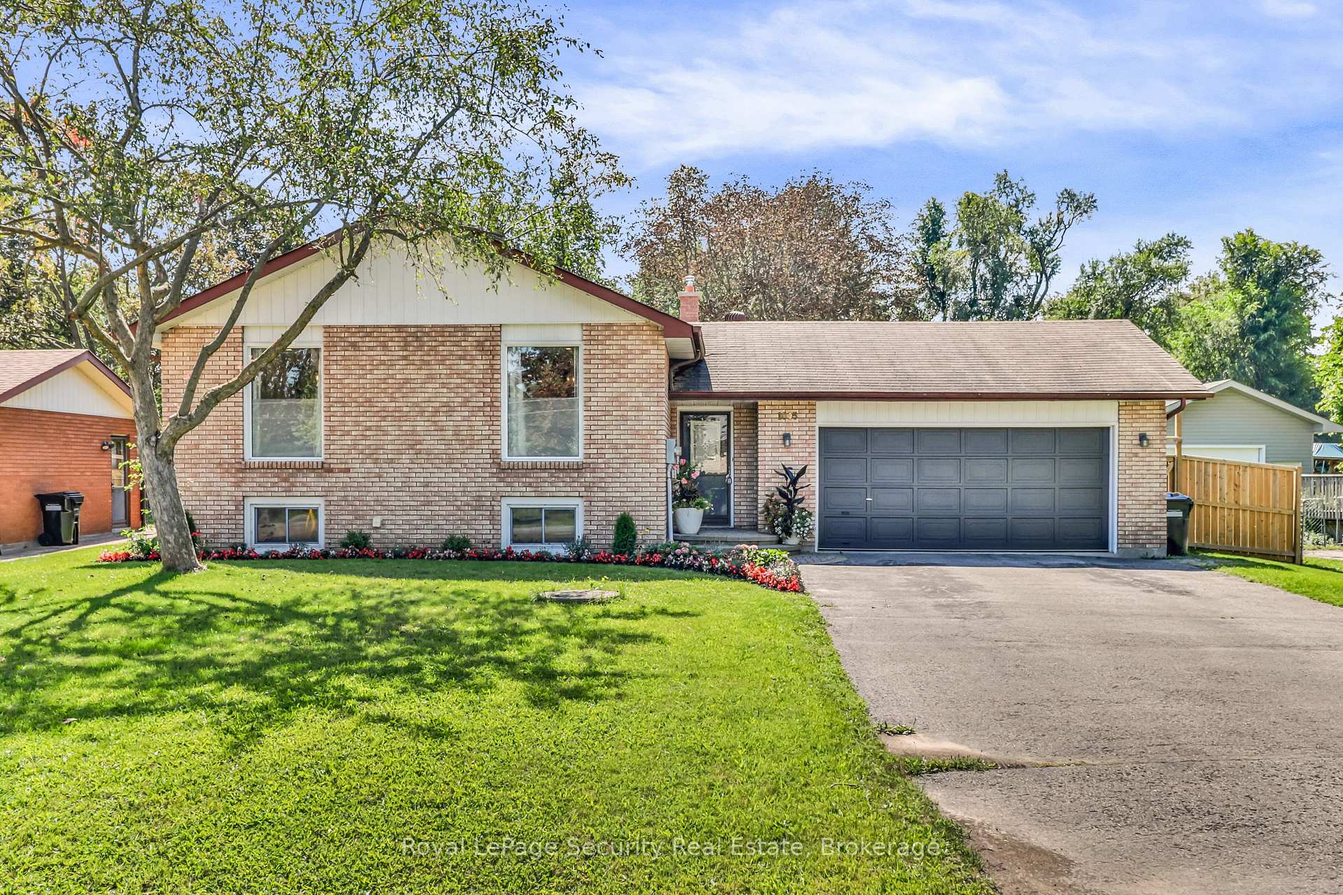 Photo 2 of 1045 Lebanon Drive, Innisfil, Alcona — HOMEH