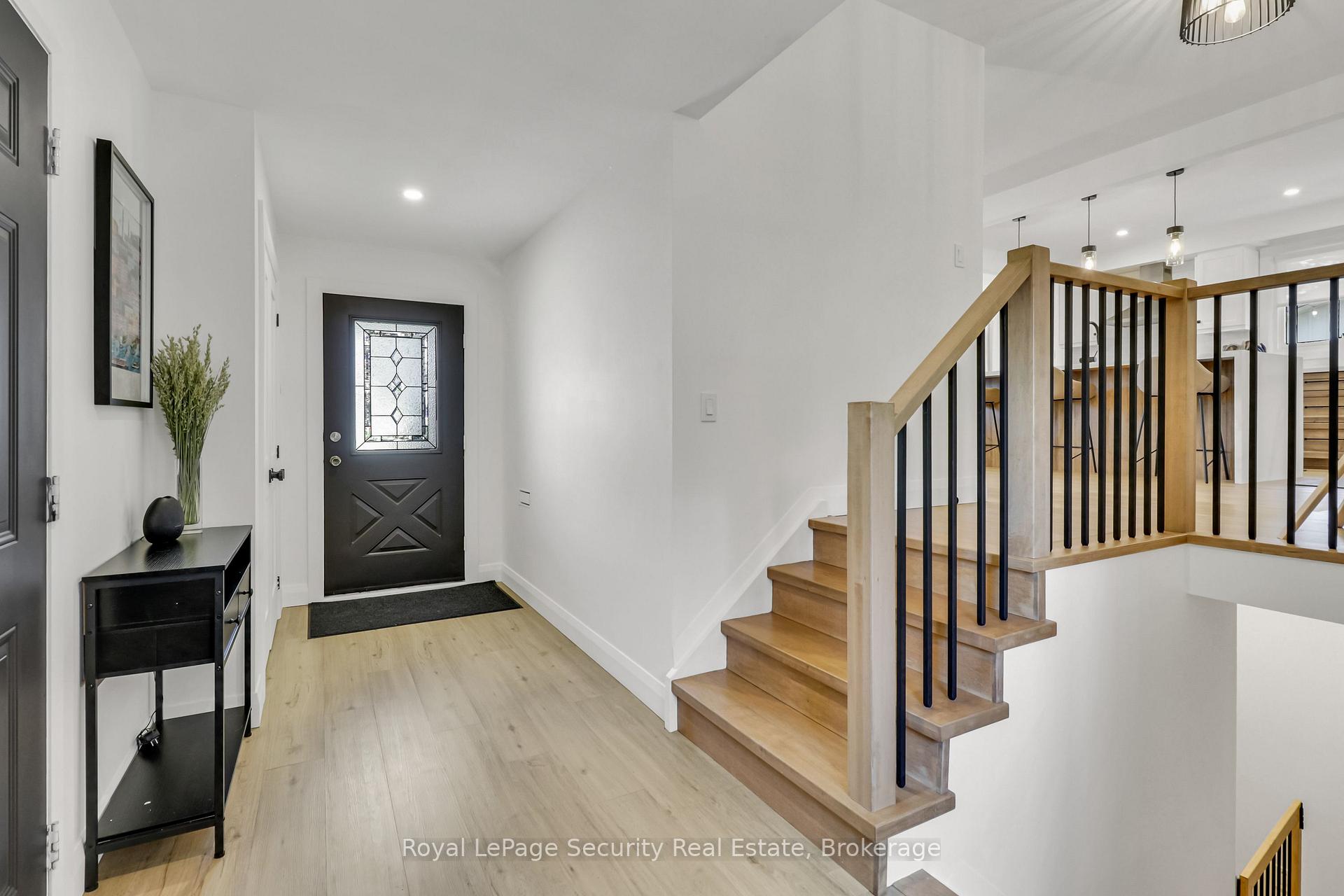 Photo 4 of 1045 Lebanon Drive, Innisfil, Alcona — HOMEH