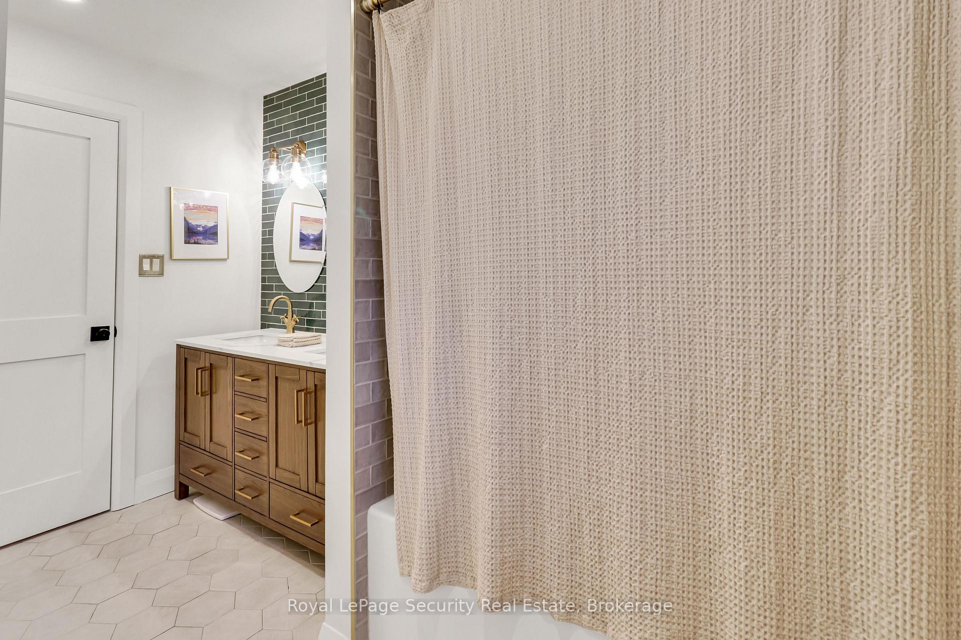 Photo 32 of 1045 Lebanon Drive, Innisfil, Alcona — HOMEH