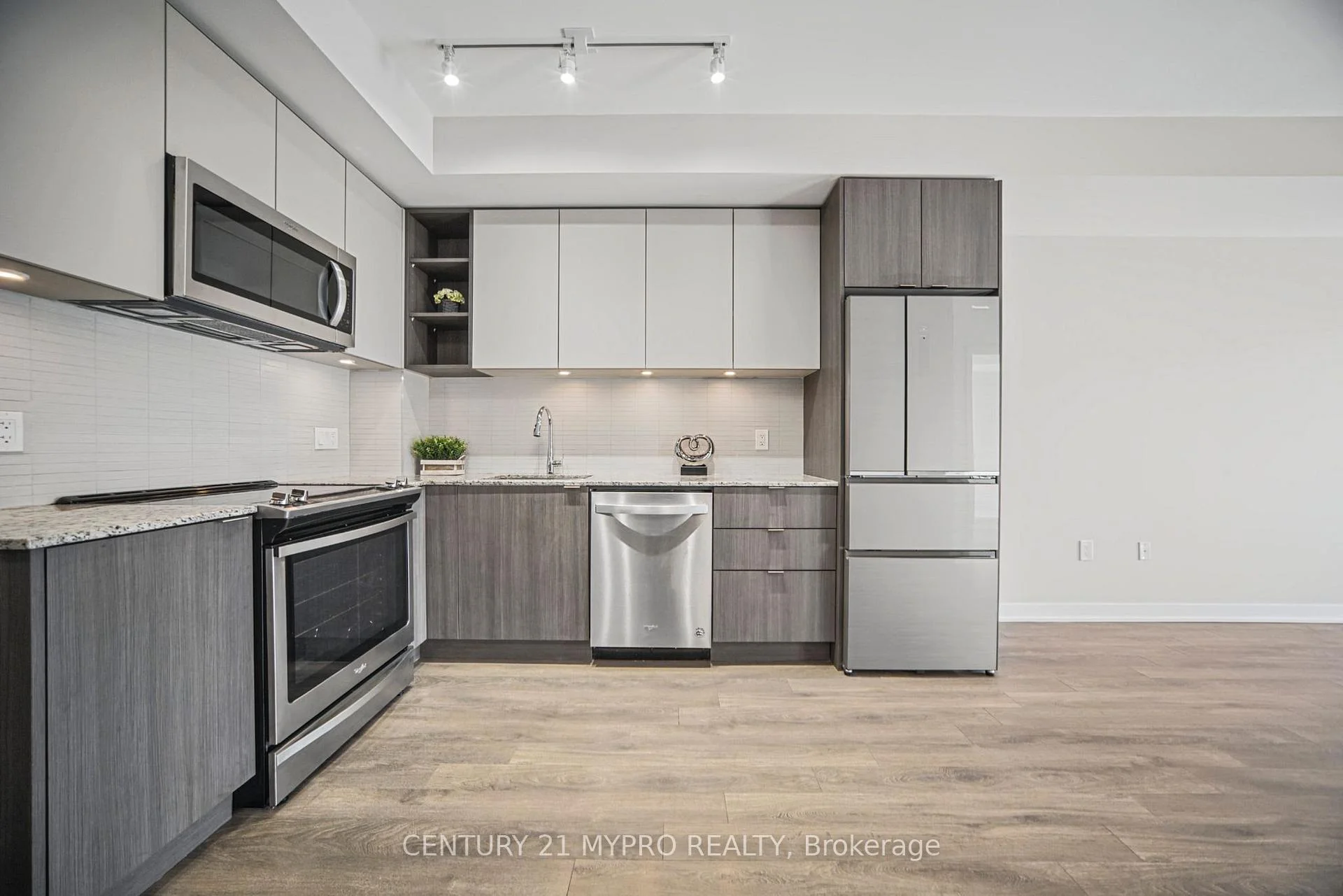 Photo 6 of Unit 713, 100 Eagle Rock Way, Vaughan, Rural Vaughan — HOMEH