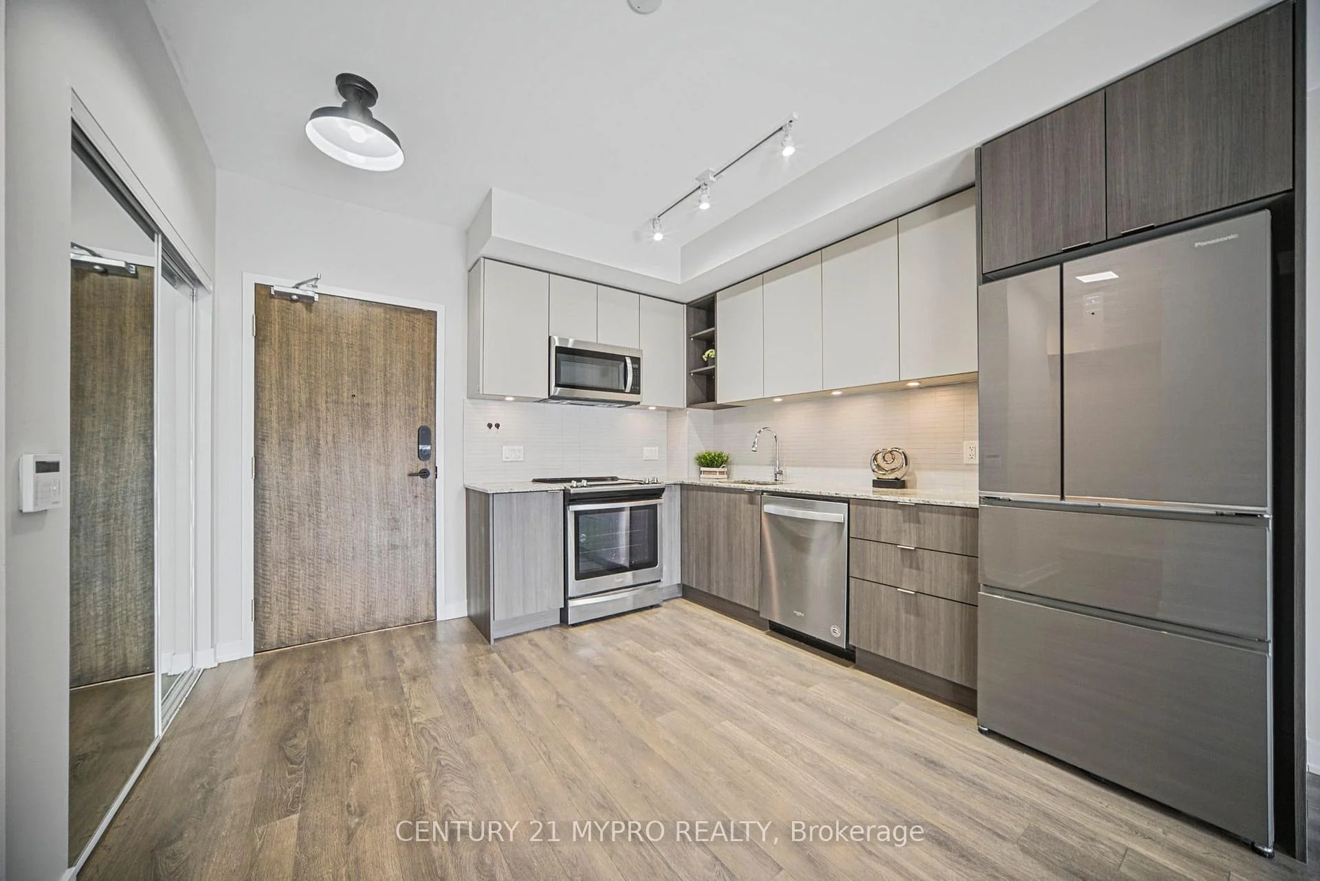 Photo 9 of Unit 713, 100 Eagle Rock Way, Vaughan, Rural Vaughan — HOMEH