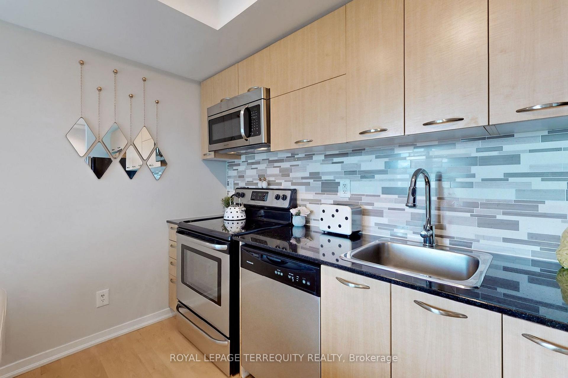 Photo 19 of Unit 710, 38 Joe Shuster Way, Toronto, South Parkdale — HOMEH