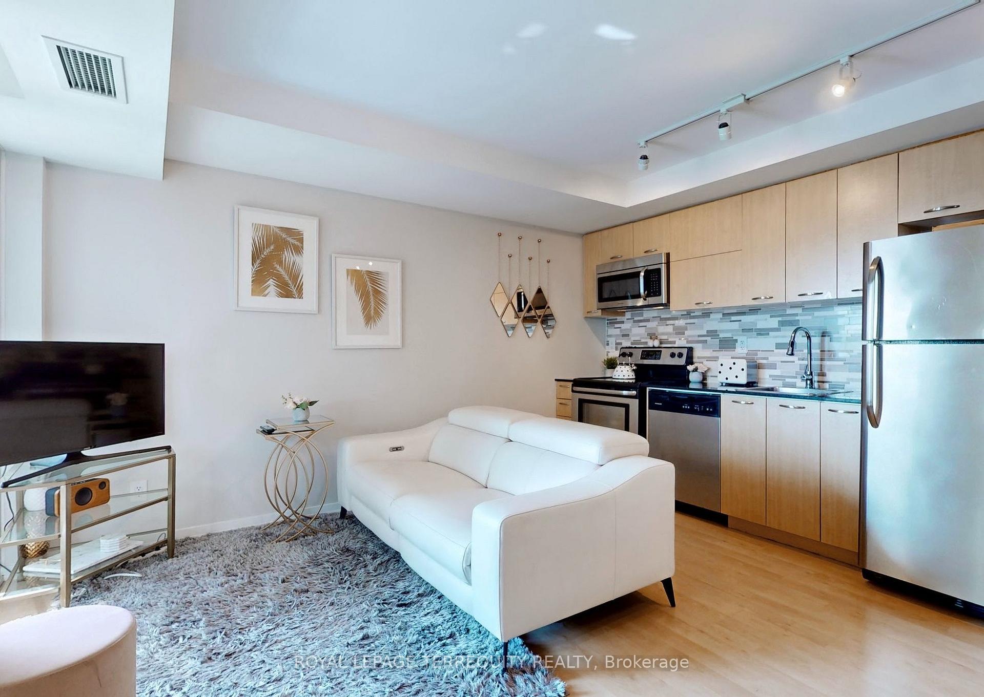 Photo 10 of Unit 710, 38 Joe Shuster Way, Toronto, South Parkdale — HOMEH