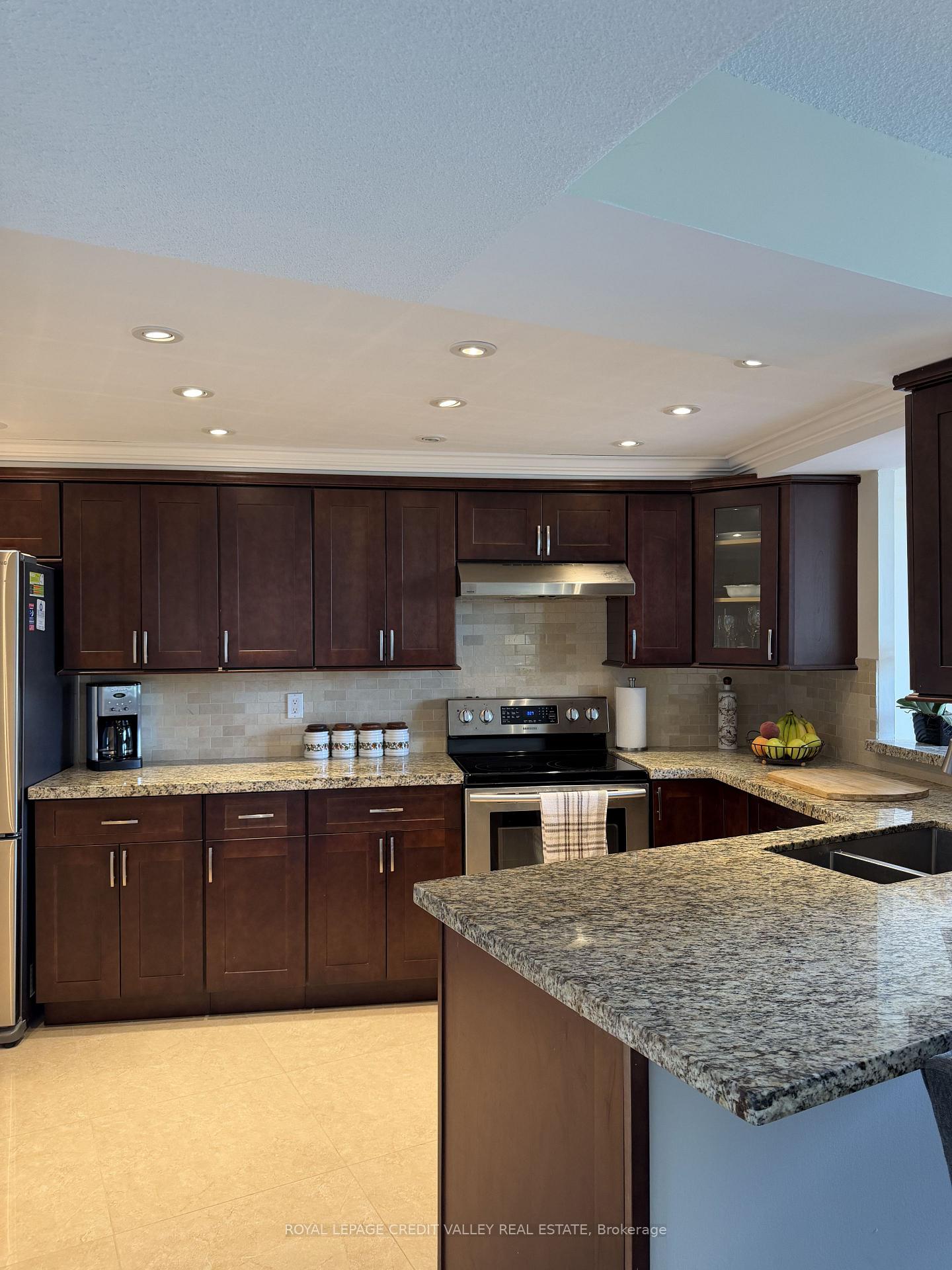 Photo 3 of Unit 406, 1360 Rathburn Road E, Mississauga, Rathwood — HOMEH