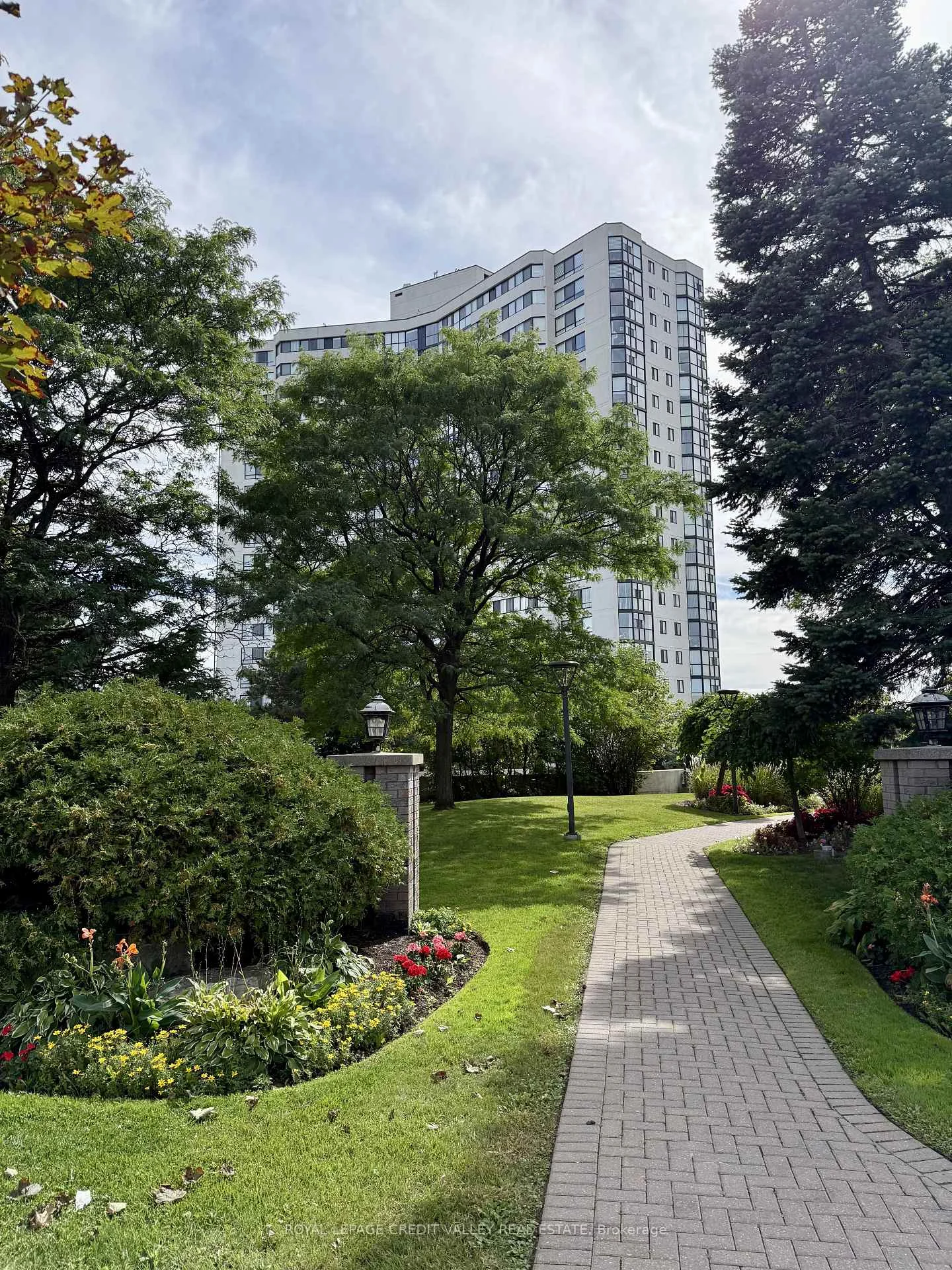 Photo 2 of Unit 406, 1360 Rathburn Road E, Mississauga, Rathwood — HOMEH