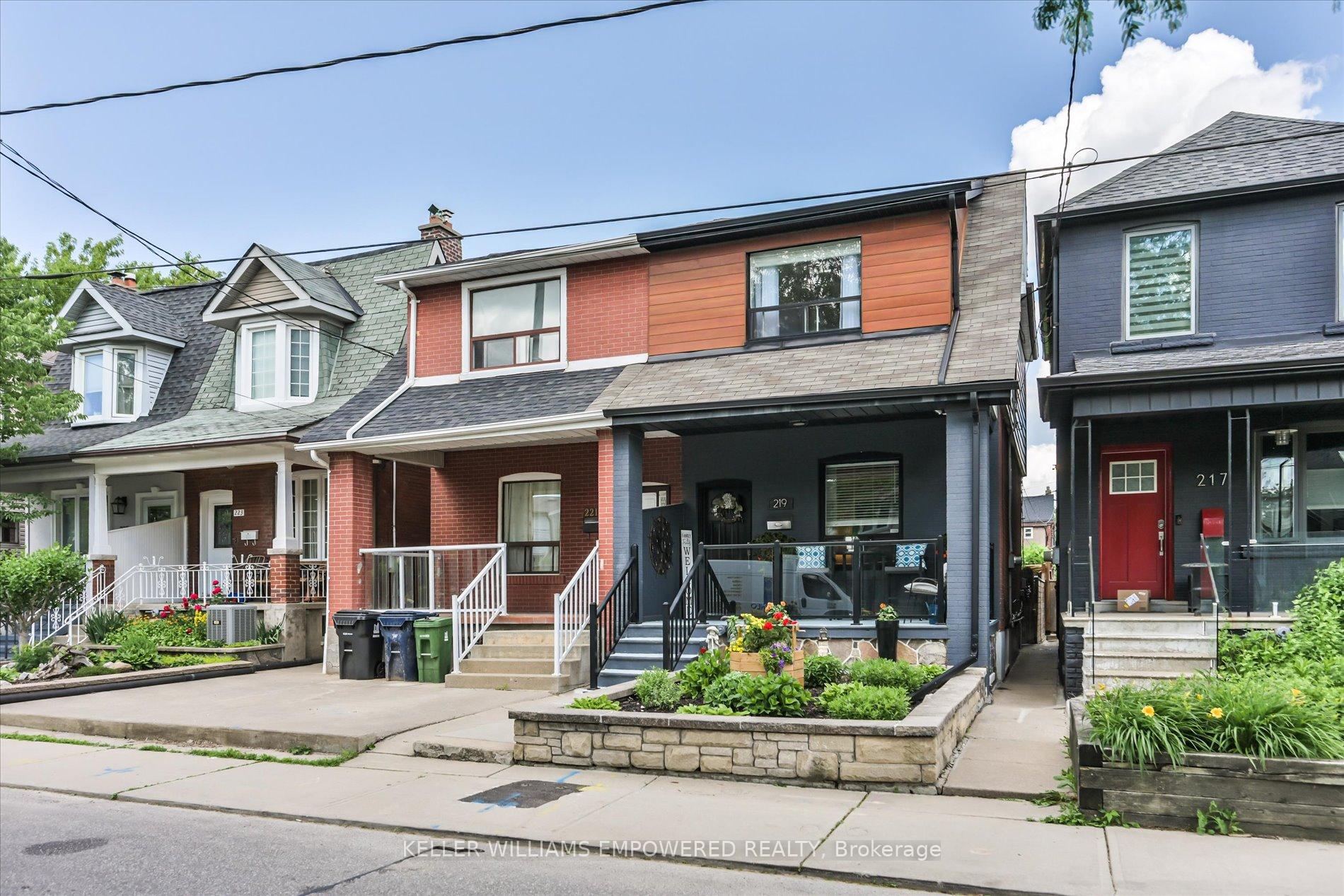 Photo 4 of 219 Earlscourt Avenue, Toronto, Corso Italia-Davenport — HOMEH