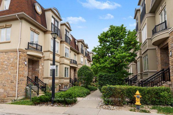 Photo 6 of 3 Flook Lane, North York, Willowdale West — HOMEH