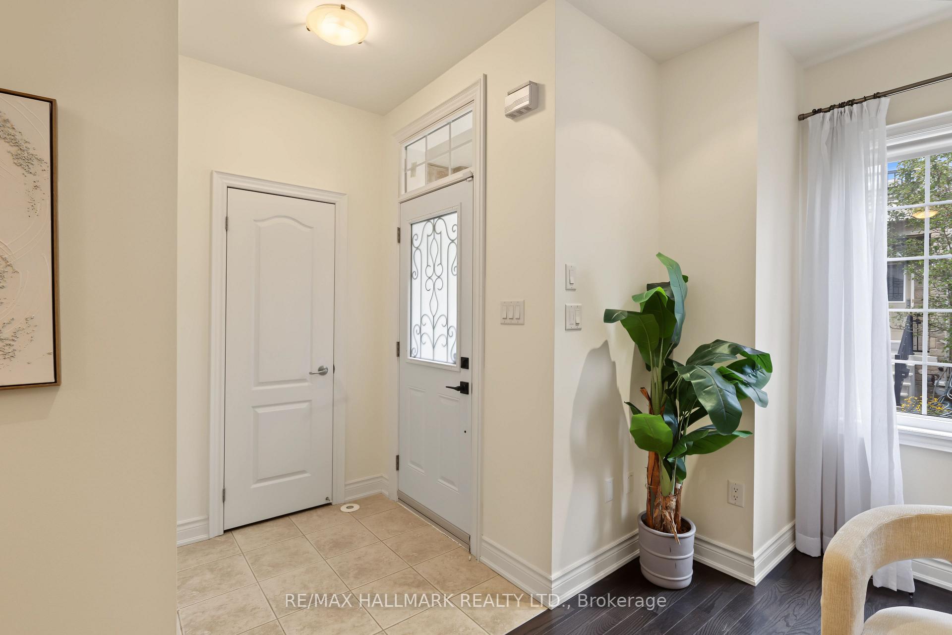 Photo 10 of 3 Flook Lane, North York, Willowdale West — HOMEH