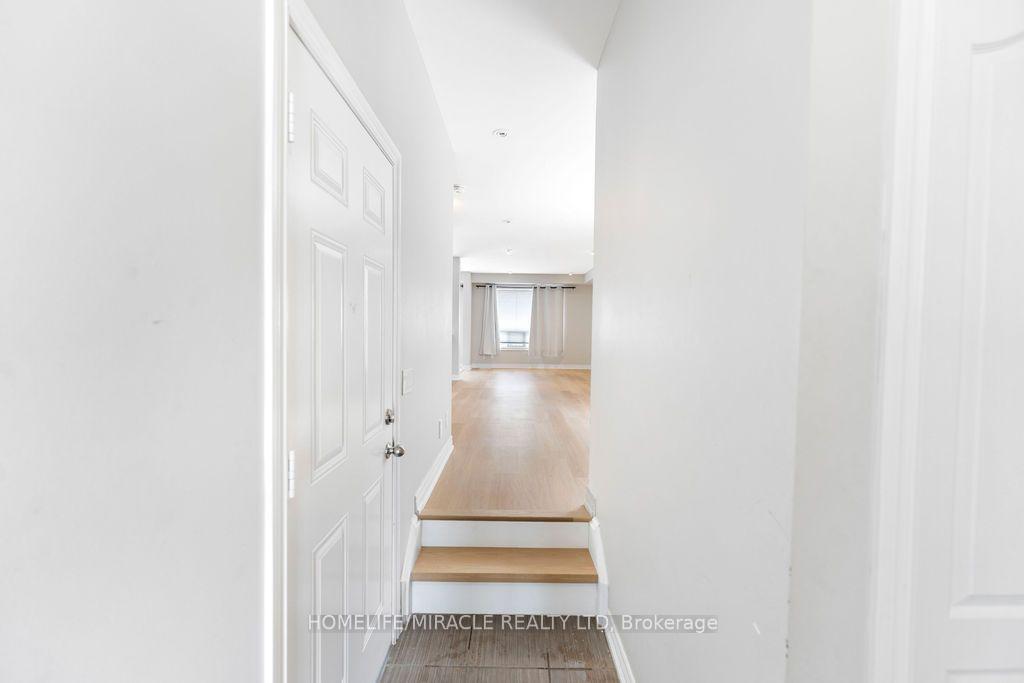 Photo 4 of 2352 Steeplechase Street, Oshawa, Windfields — HOMEH