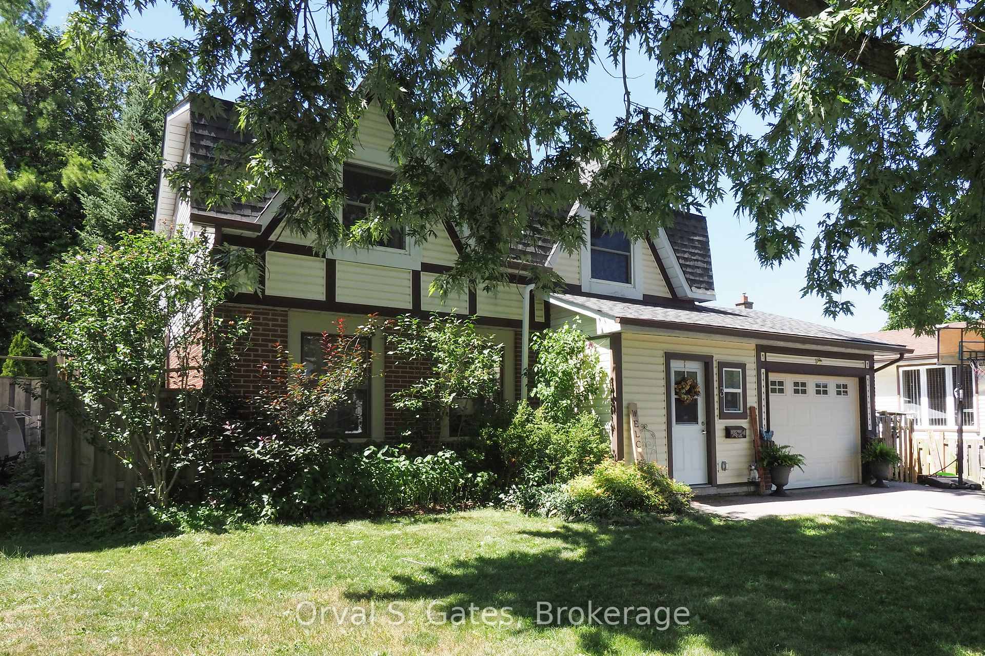Photo 2 of 3 Queensdale Crescent, Guelph, Willow West/Sugarbush/West Acres — HOMEH
