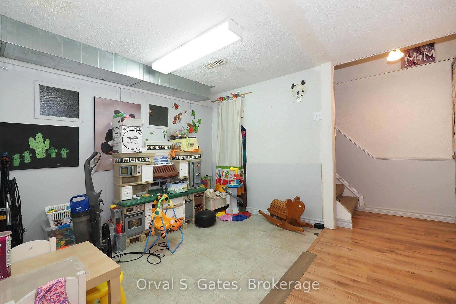 Photo 6 of 3 Queensdale Crescent, Guelph, Willow West/Sugarbush/West Acres — HOMEH