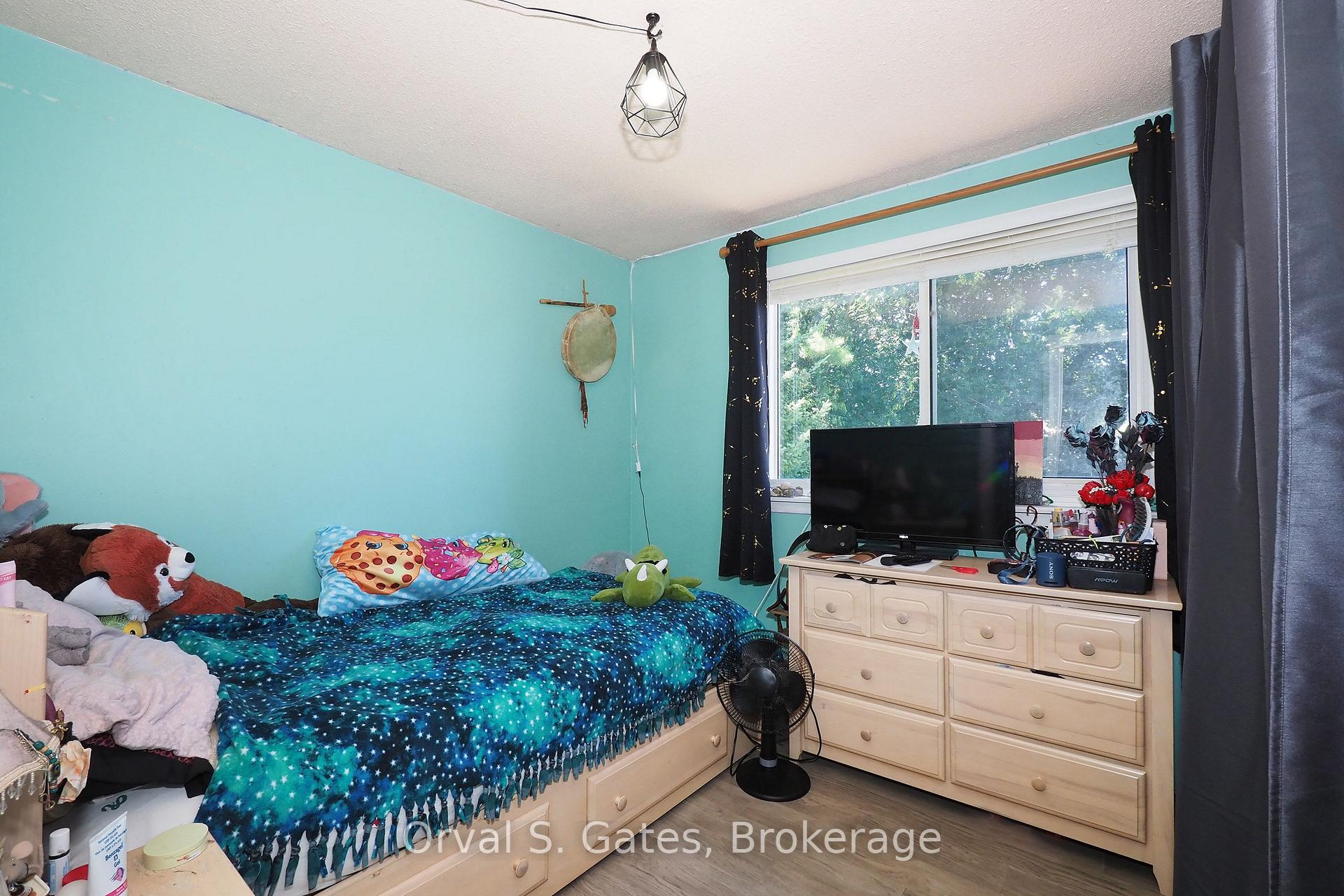 Photo 10 of 3 Queensdale Crescent, Guelph, Willow West/Sugarbush/West Acres — HOMEH