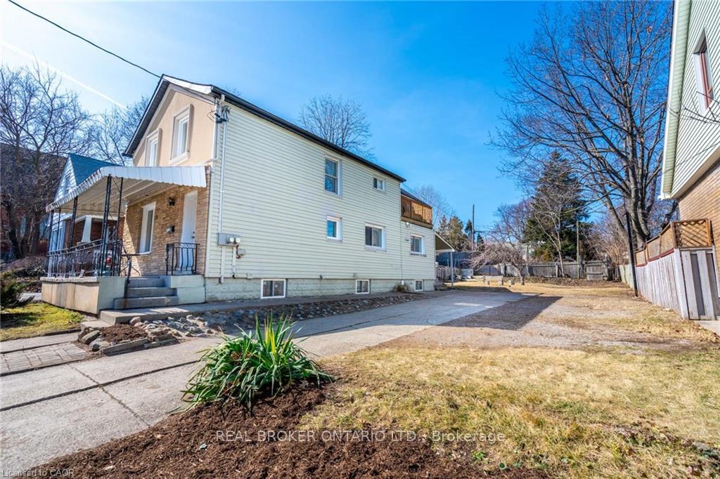 Photo of 153 Strathcona Avenue N
