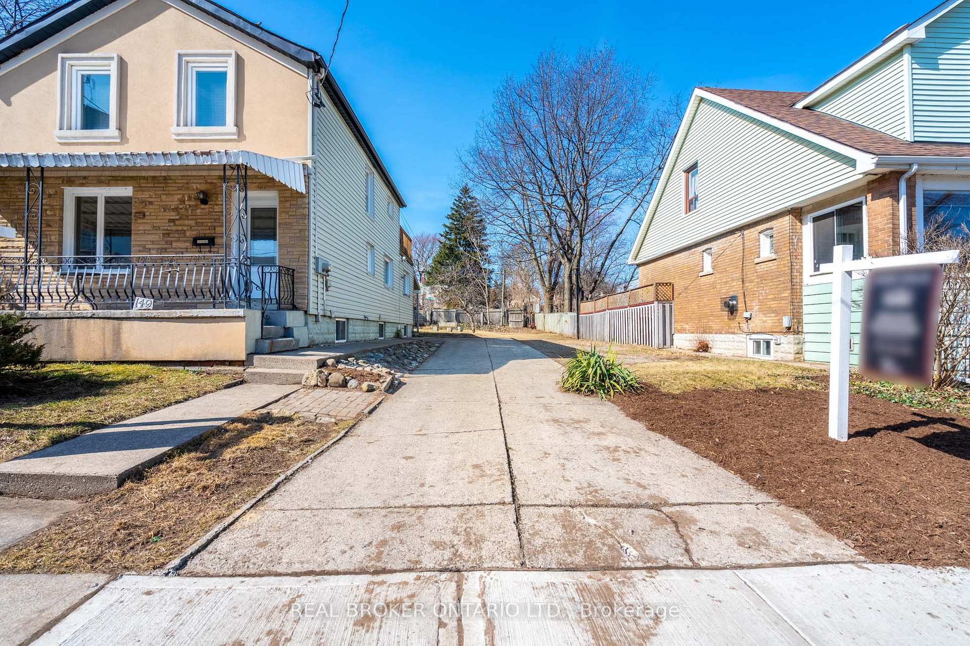 Photo 2 of 153 Strathcona Avenue N, Hamilton, Strathcona — HOMEH