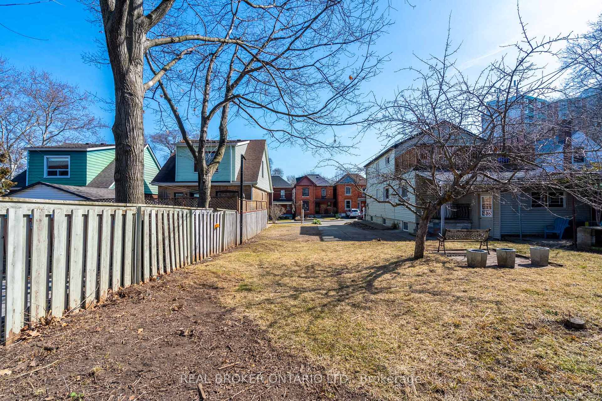 Photo 4 of 153 Strathcona Avenue N, Hamilton, Strathcona — HOMEH