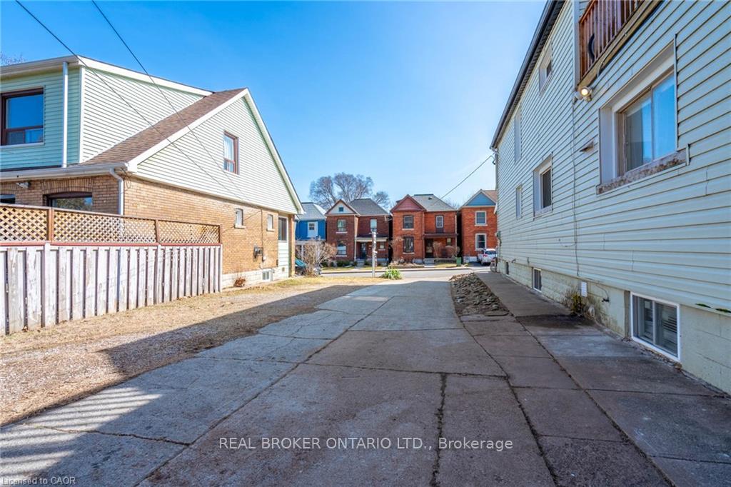 Photo 5 of 153 Strathcona Avenue N, Hamilton, Strathcona — HOMEH