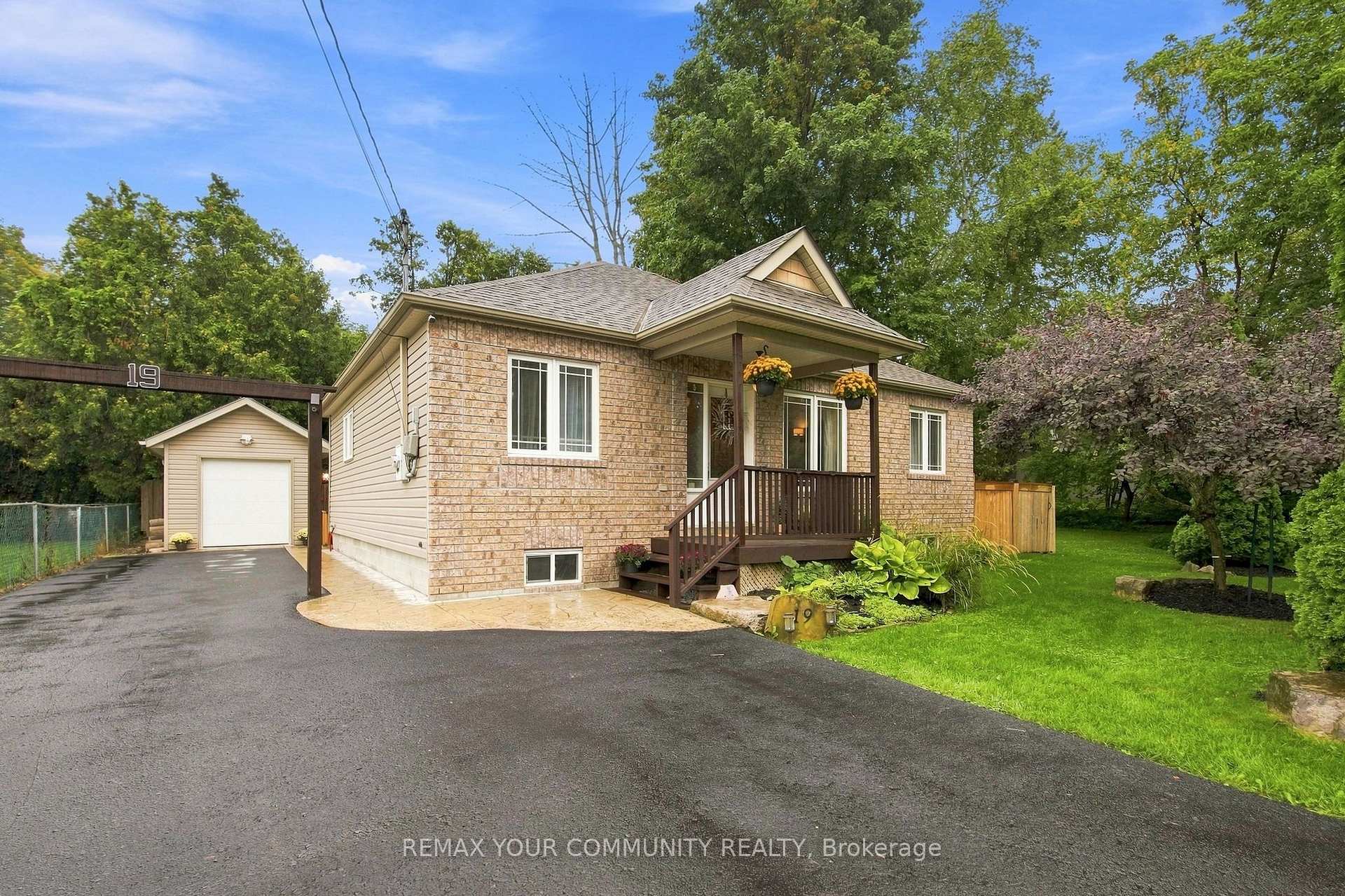 Photo 1 of 19 De Geer Street, Georgina, Sutton & Jackson's Point — HOMEH