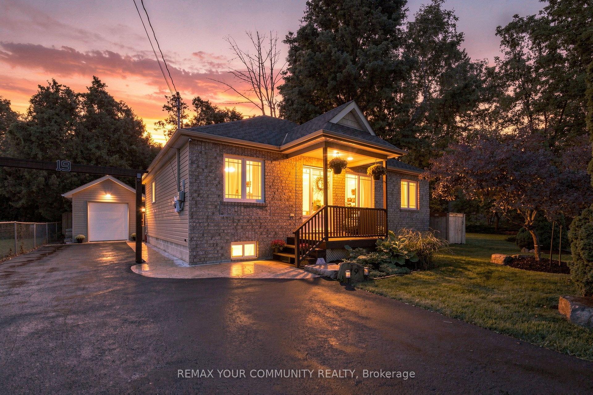 Photo 3 of 19 De Geer Street, Georgina, Sutton & Jackson's Point — HOMEH