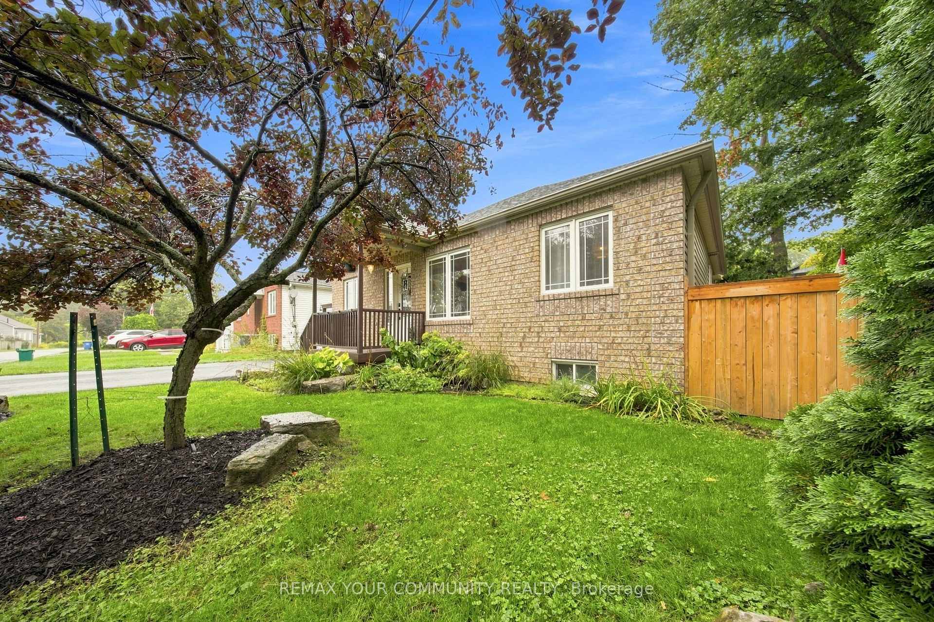 Photo 4 of 19 De Geer Street, Georgina, Sutton & Jackson's Point — HOMEH