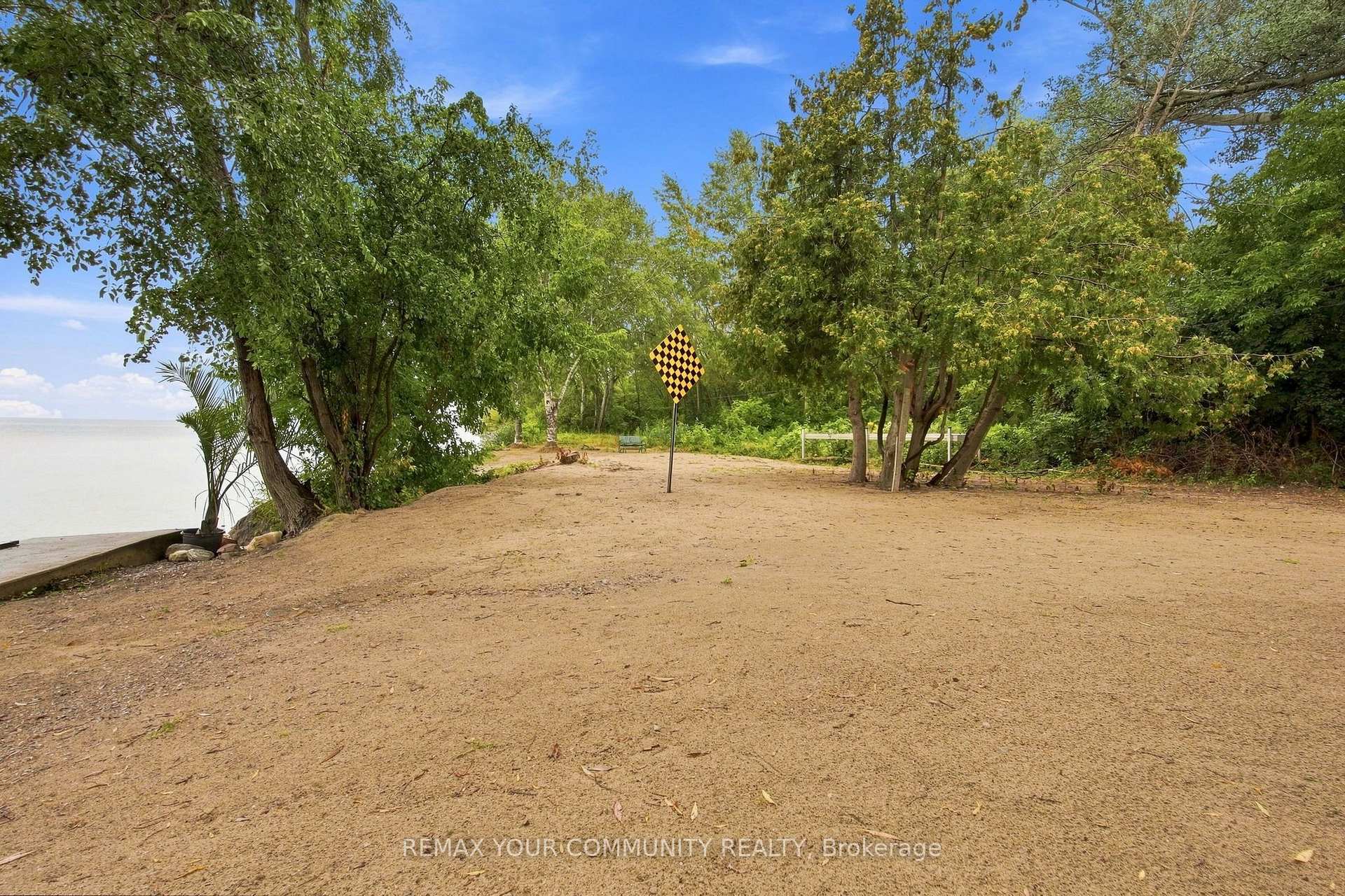 Photo 44 of 19 De Geer Street, Georgina, Sutton & Jackson's Point — HOMEH