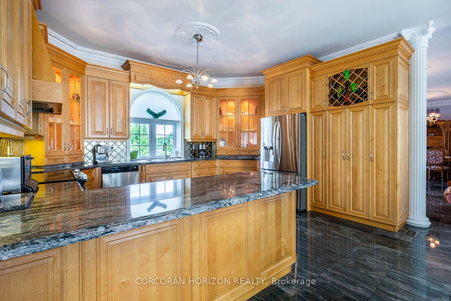 Photo 7 of 16 Rosegarden Drive, Brampton, Toronto Gore Rural Estate — HOMEH