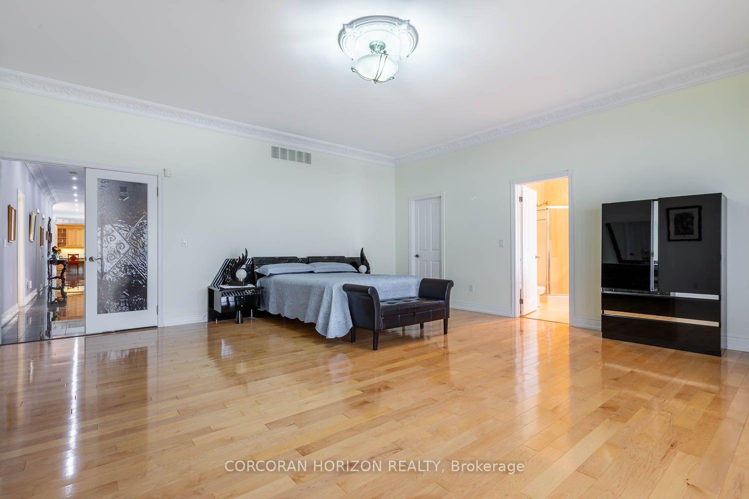 Photo 12 of 16 Rosegarden Drive, Brampton, Toronto Gore Rural Estate — HOMEH