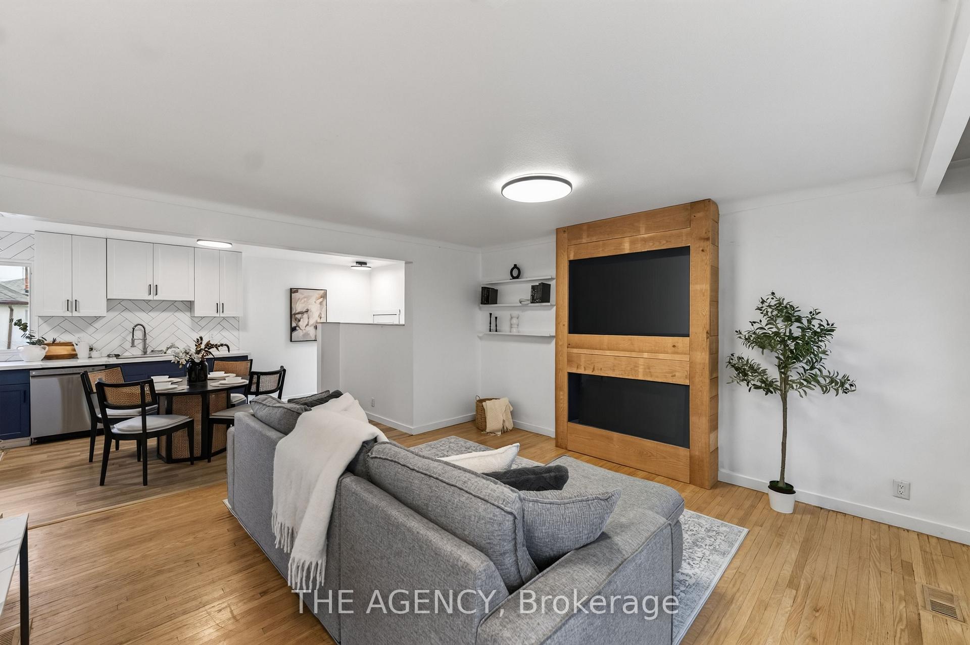 Photo 2 of 20 Ridge Point Drive, St. Catharines, Burleigh Hill — HOMEH