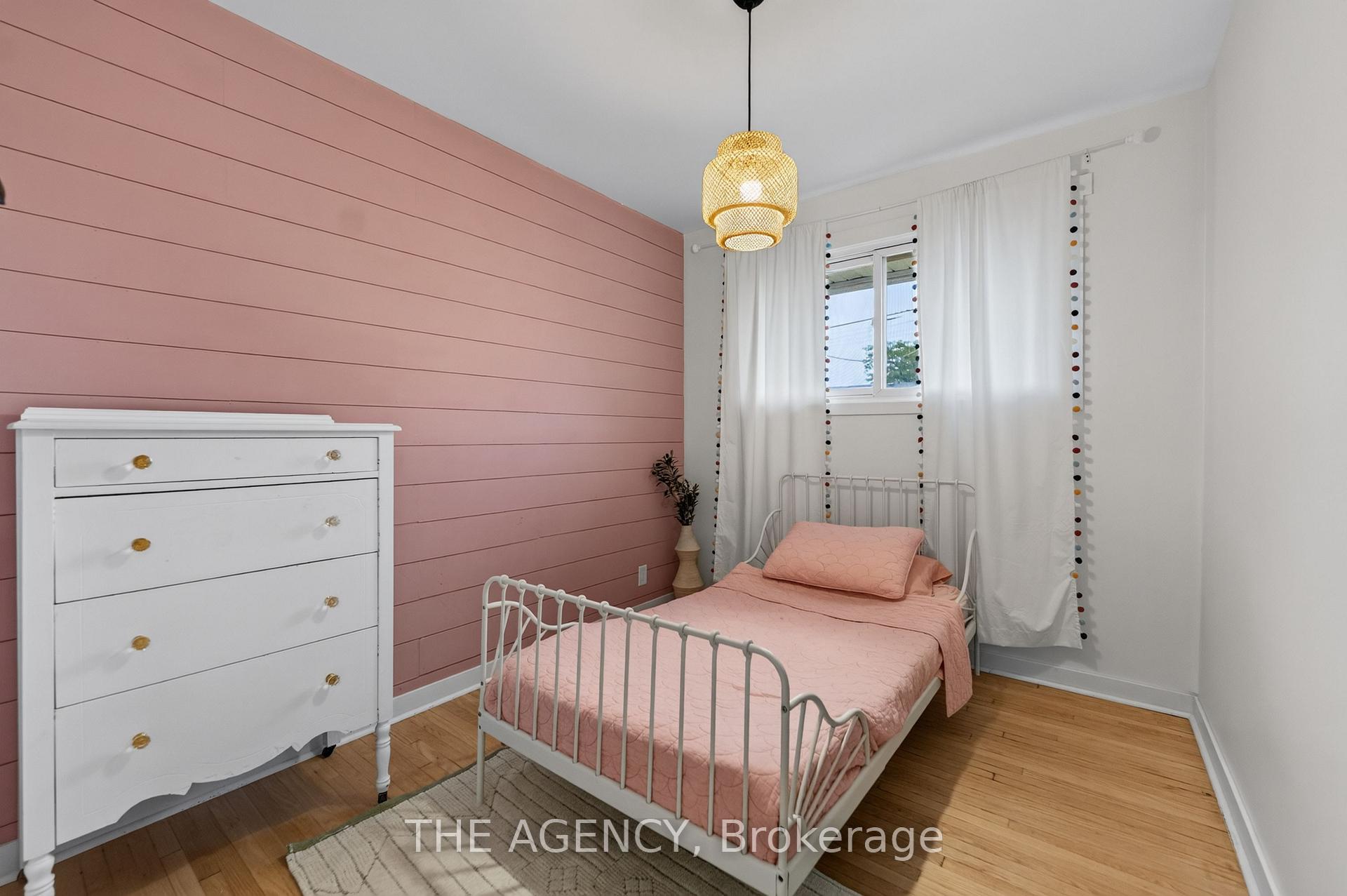 Photo 6 of 20 Ridge Point Drive, St. Catharines, Burleigh Hill — HOMEH
