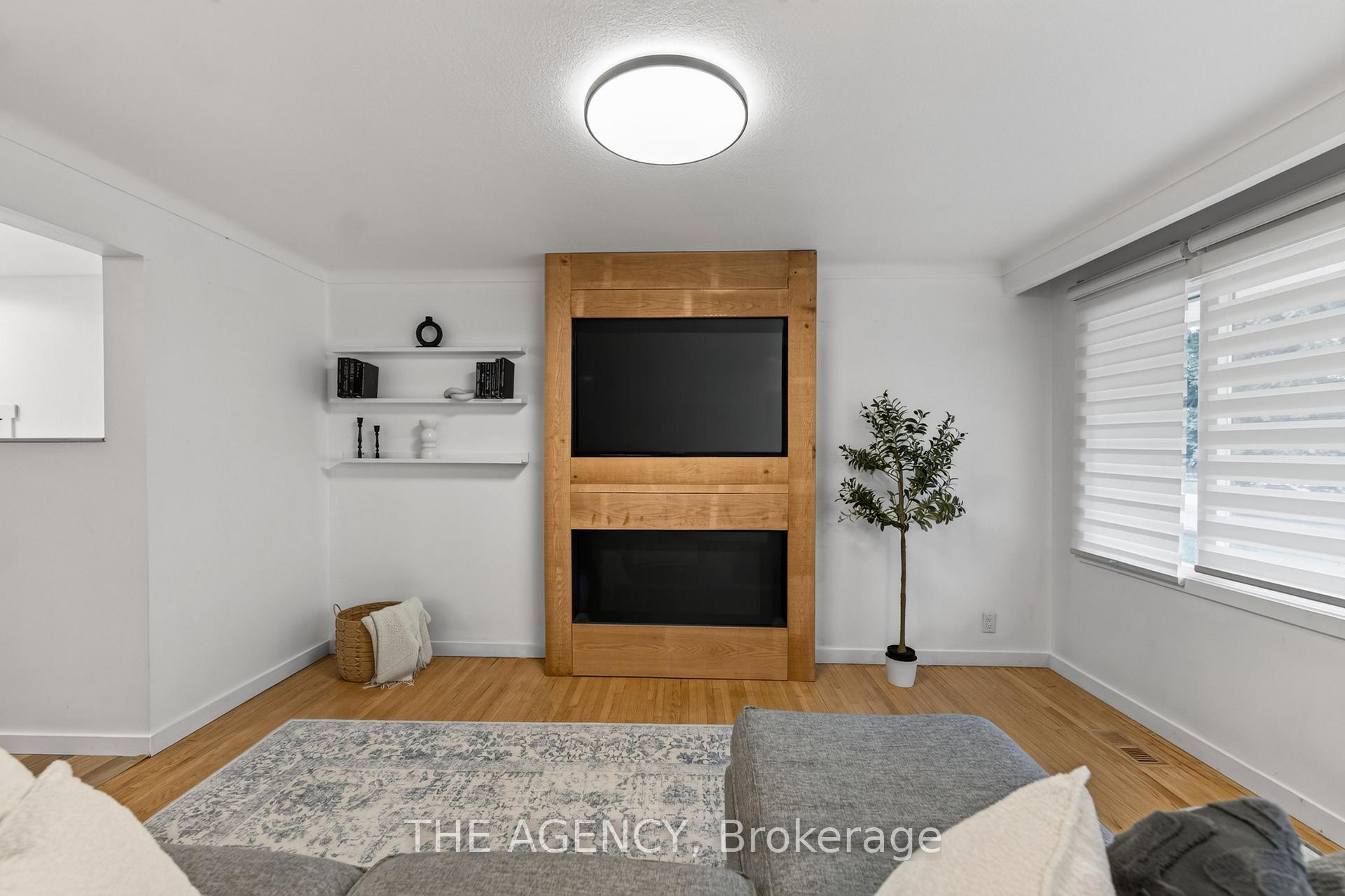 Photo 13 of 20 Ridge Point Drive, St. Catharines, Burleigh Hill — HOMEH