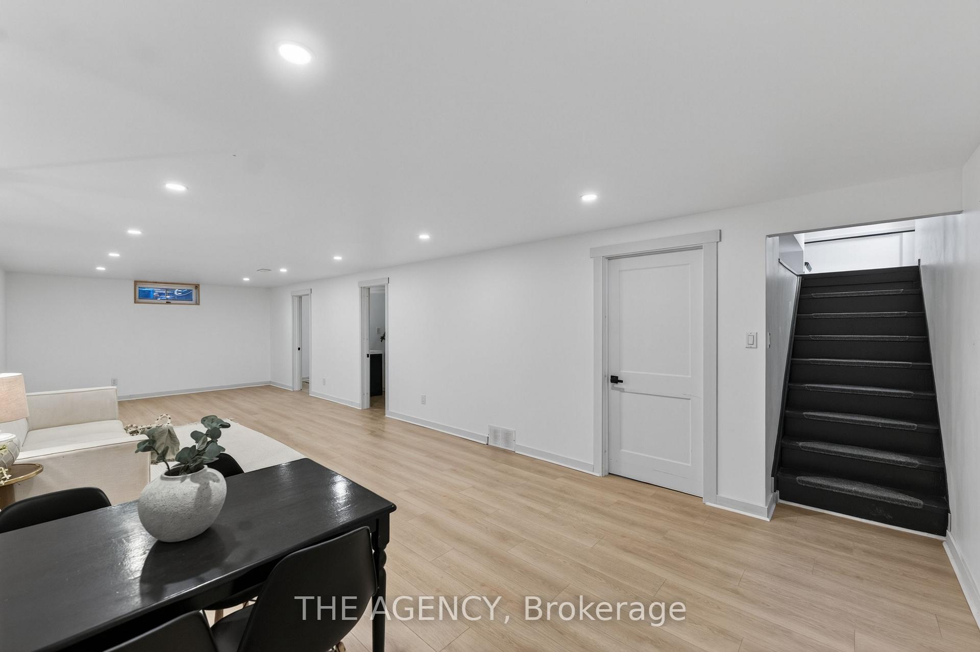 Photo 22 of 20 Ridge Point Drive, St. Catharines, Burleigh Hill — HOMEH