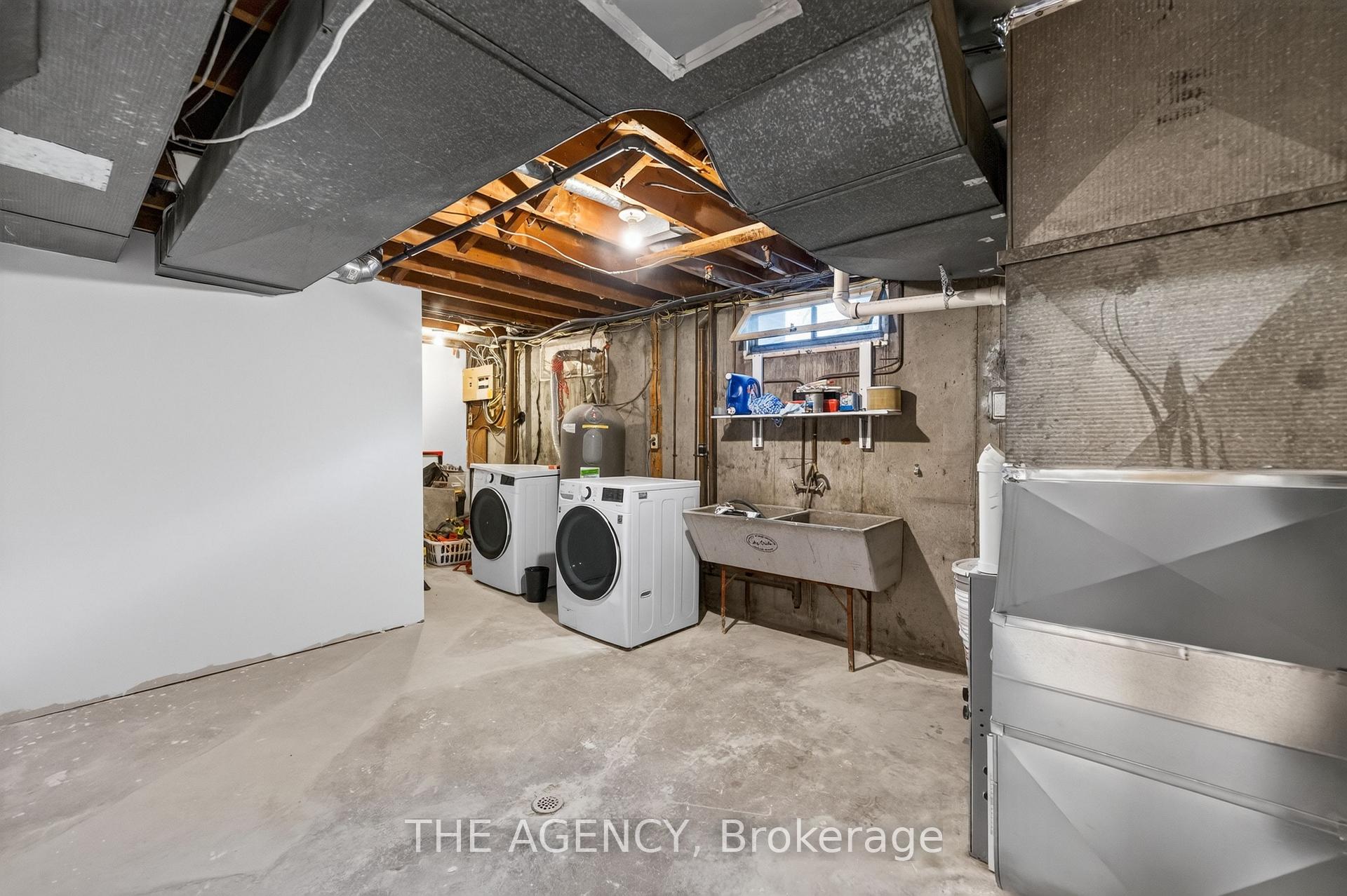 Photo 23 of 20 Ridge Point Drive, St. Catharines, Burleigh Hill — HOMEH
