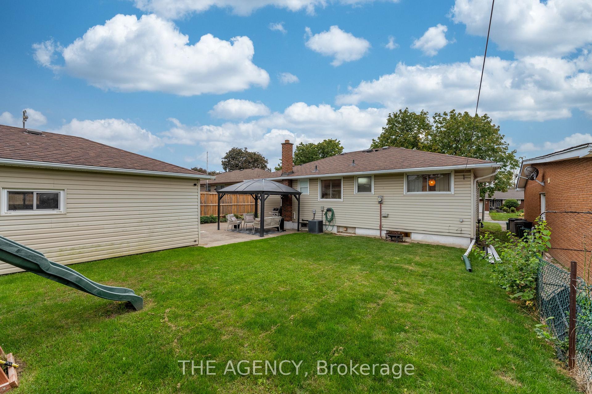 Photo 31 of 20 Ridge Point Drive, St. Catharines, Burleigh Hill — HOMEH