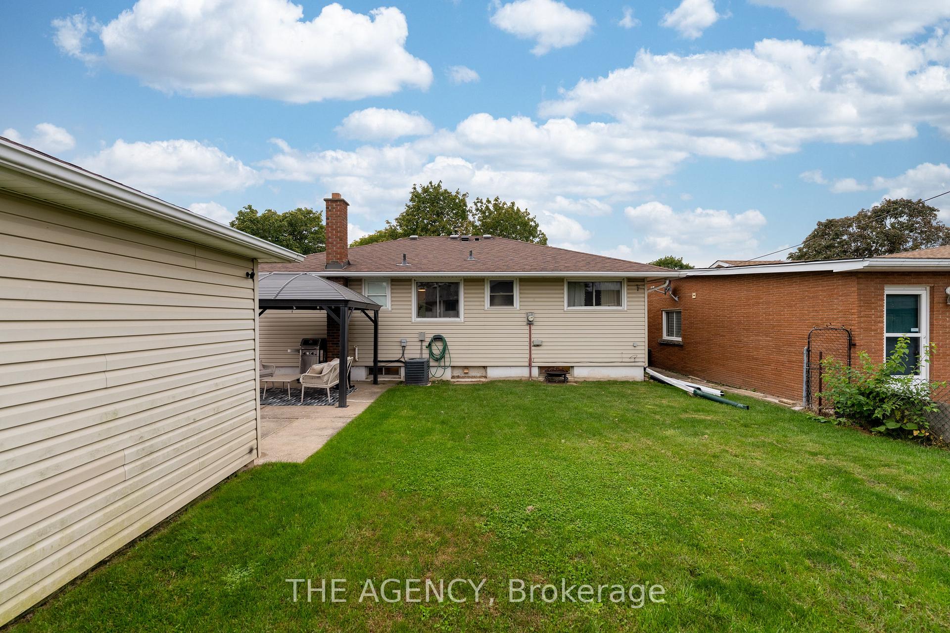 Photo 33 of 20 Ridge Point Drive, St. Catharines, Burleigh Hill — HOMEH